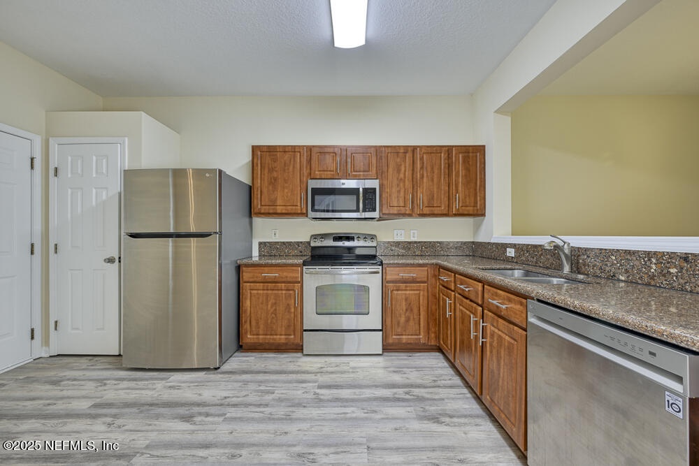 7546 SCARLET IBIS Lane