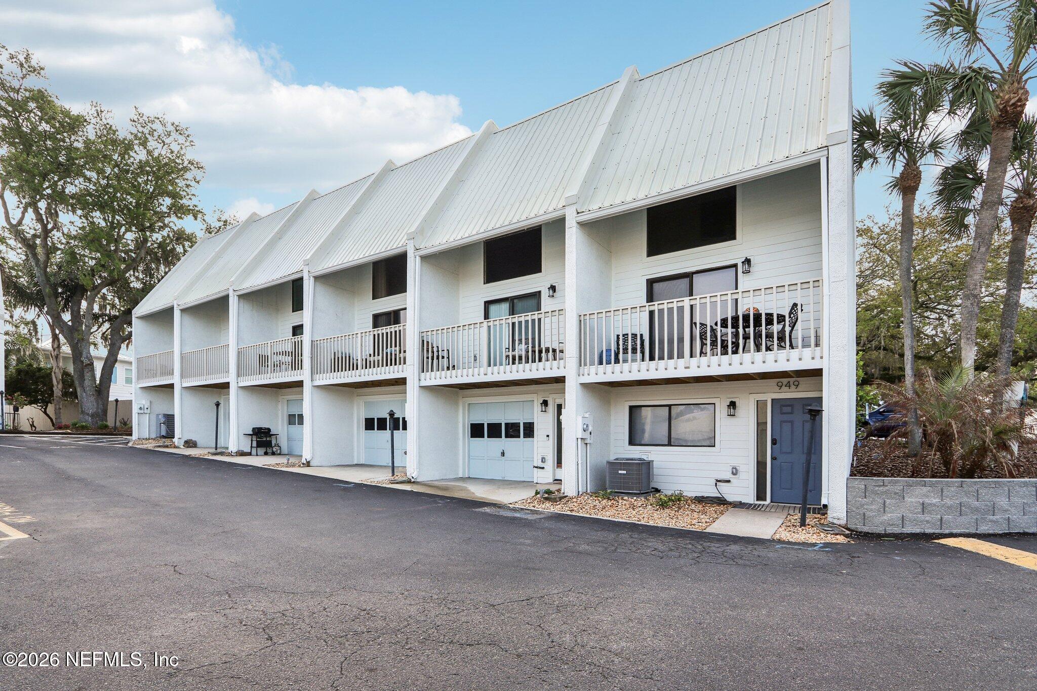 945 S PONCE DE LEON Boulevard