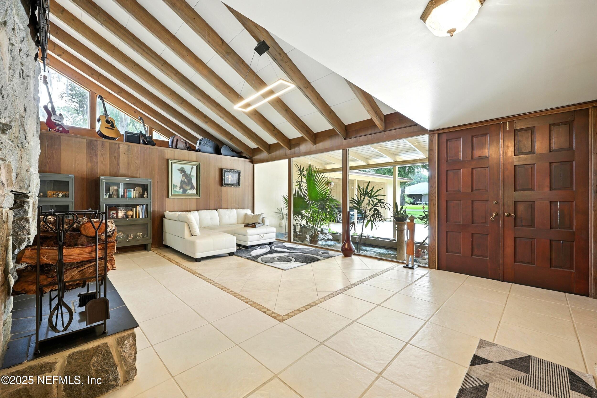 2712 RED FOX Road