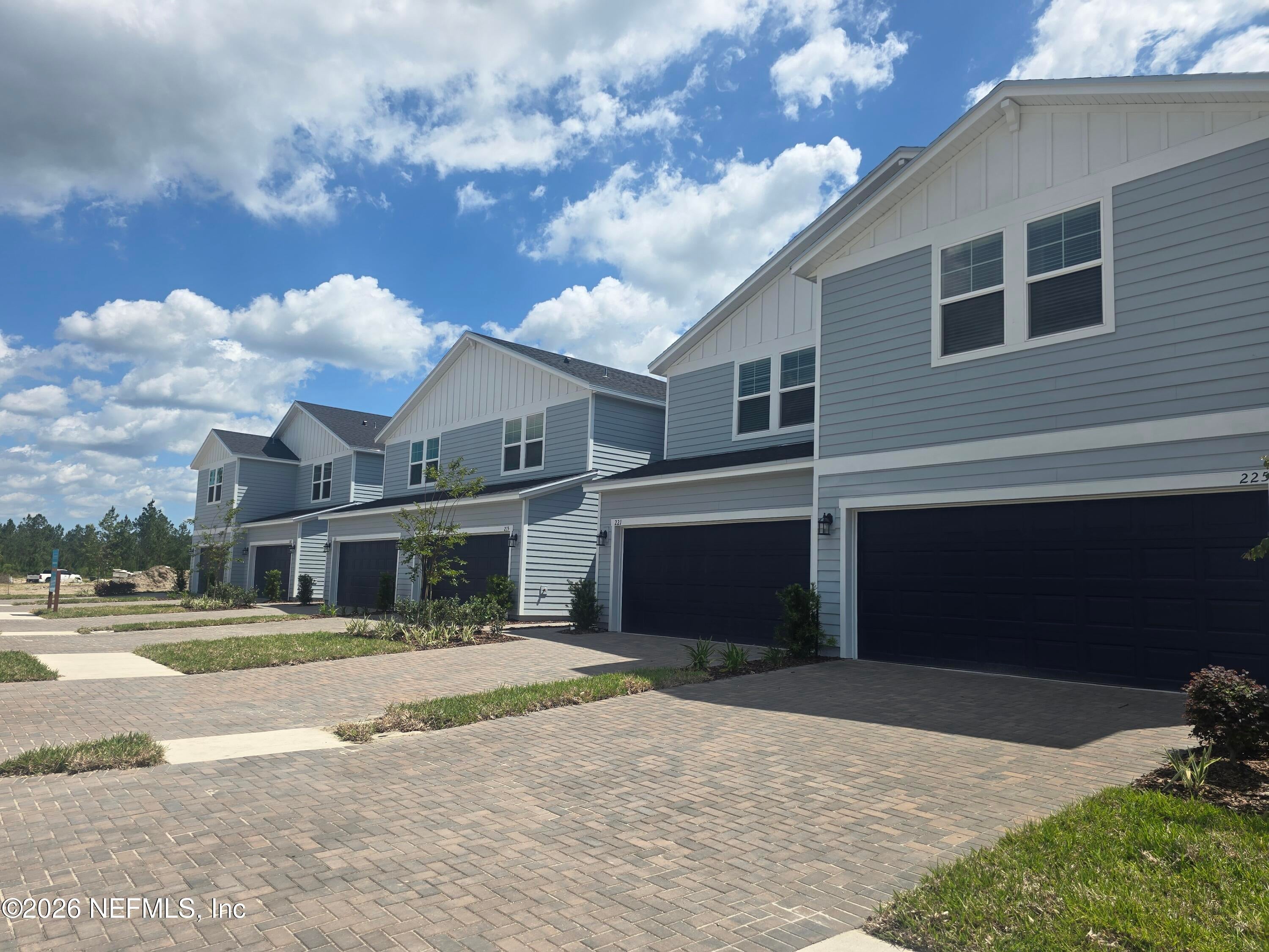 211 YELLOWSTONE Drive