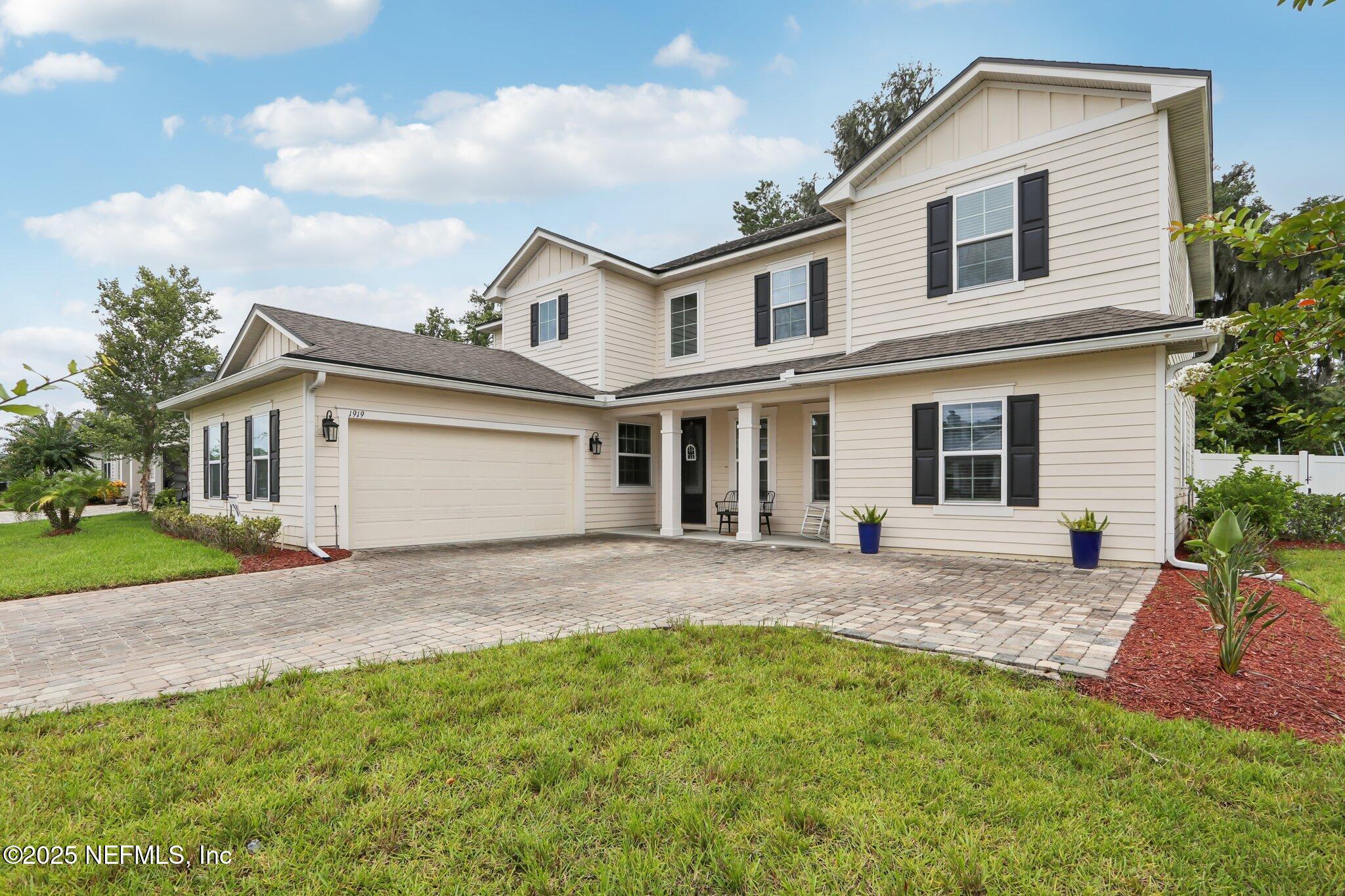 1919 SILO OAKS Place