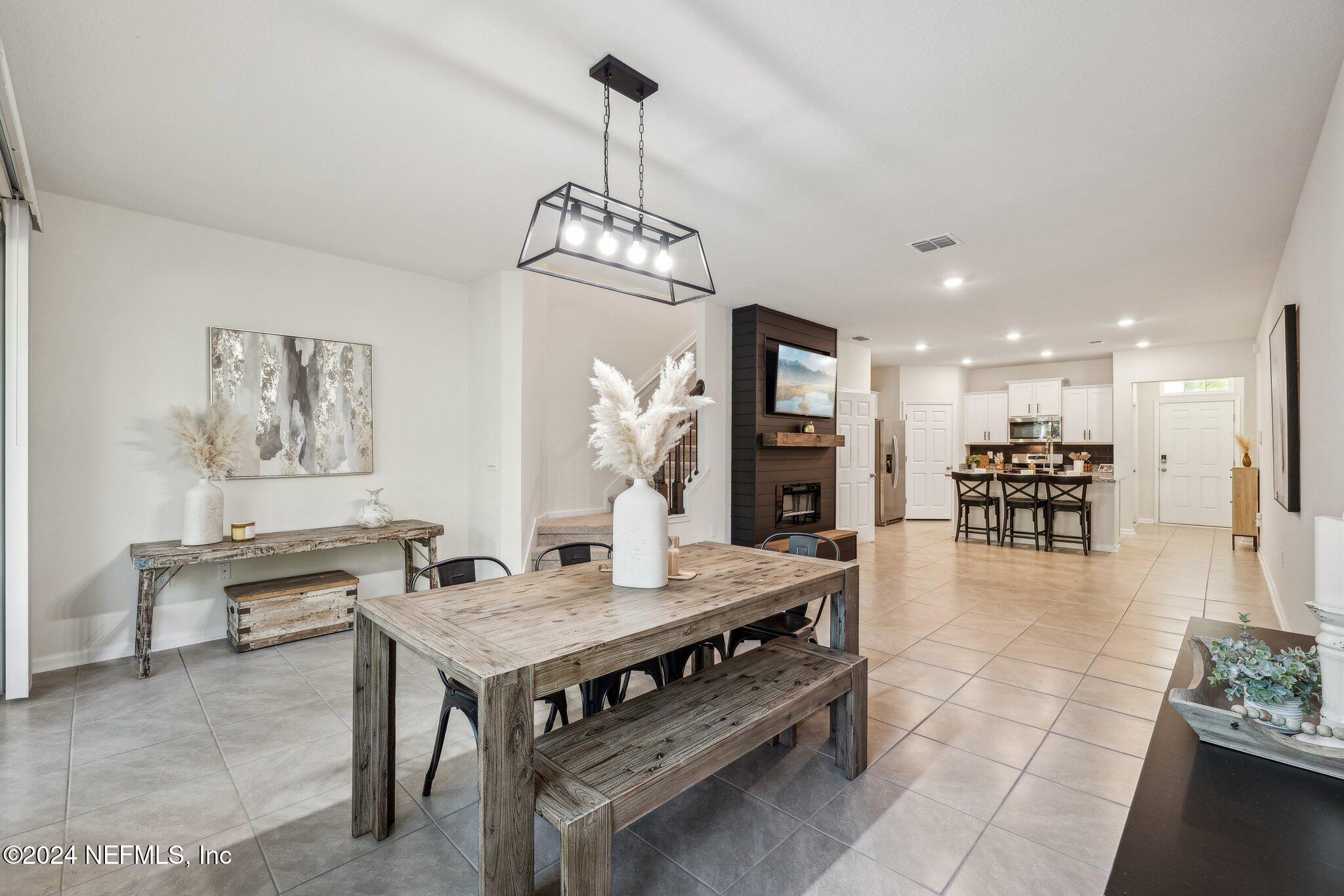 611 COASTLINE Way