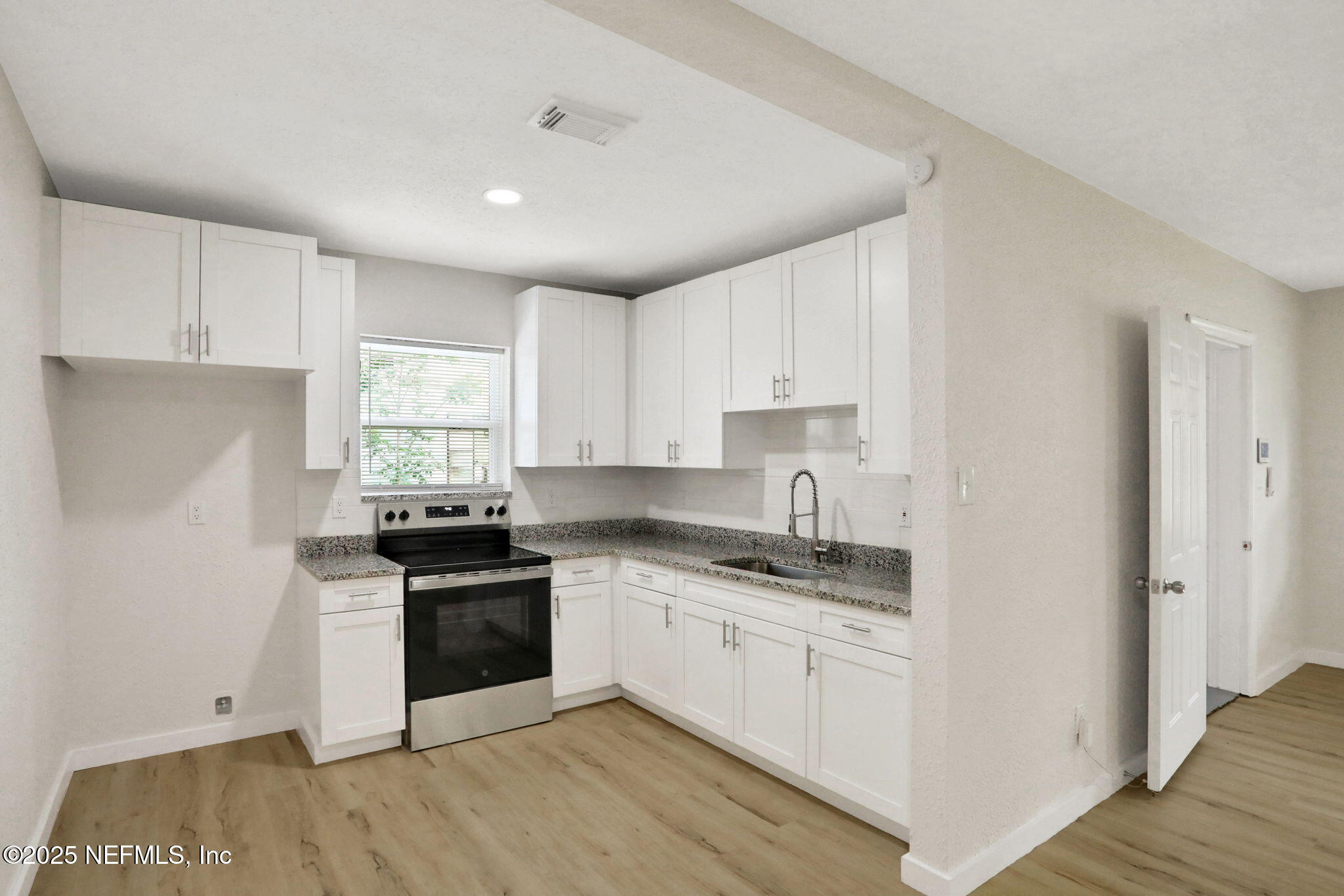 2935 W 10TH Street