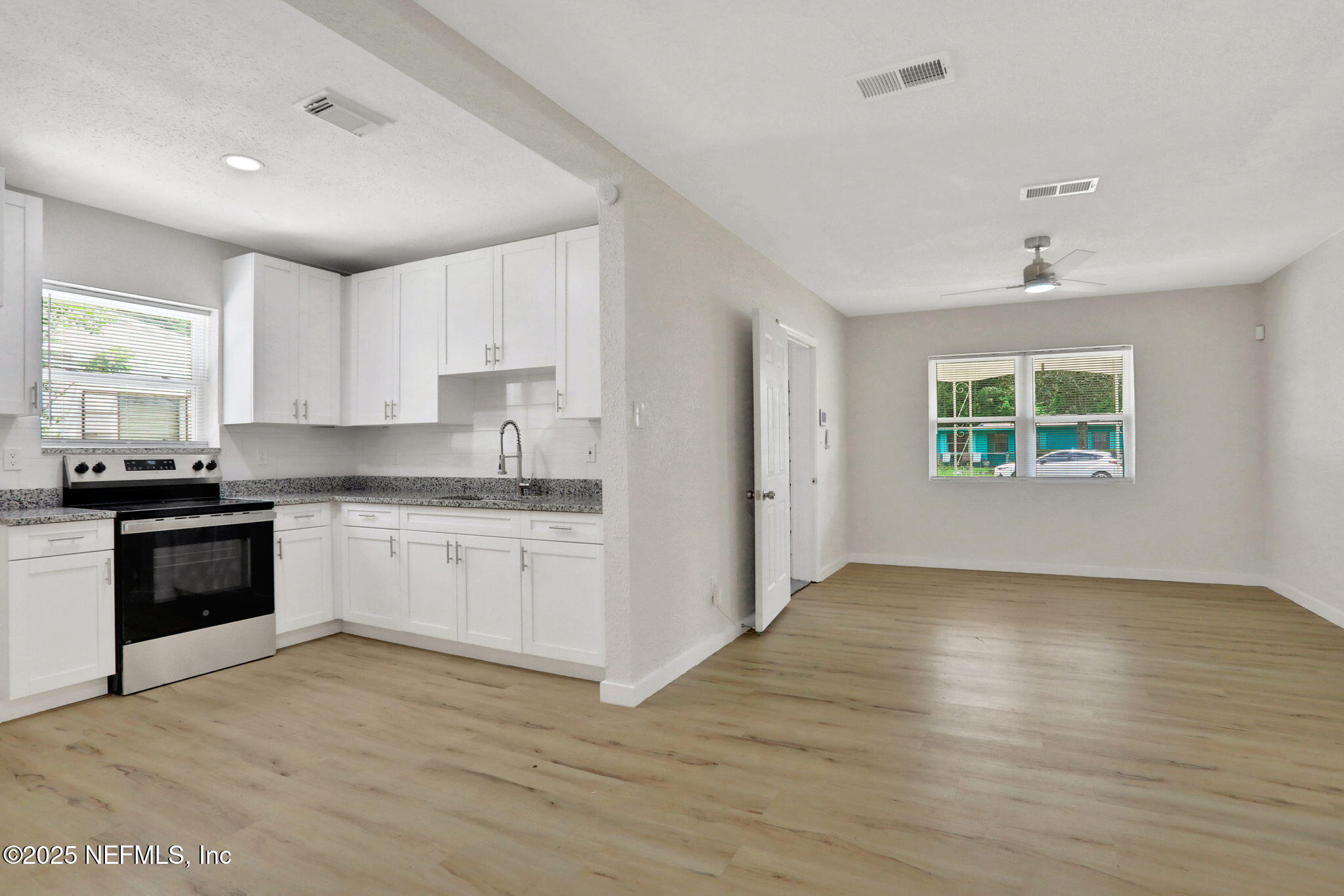 2935 W 10TH Street