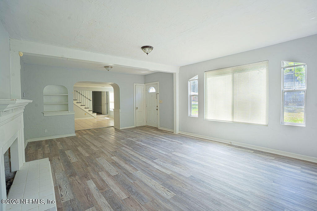 2233 SCHUMACHER Avenue