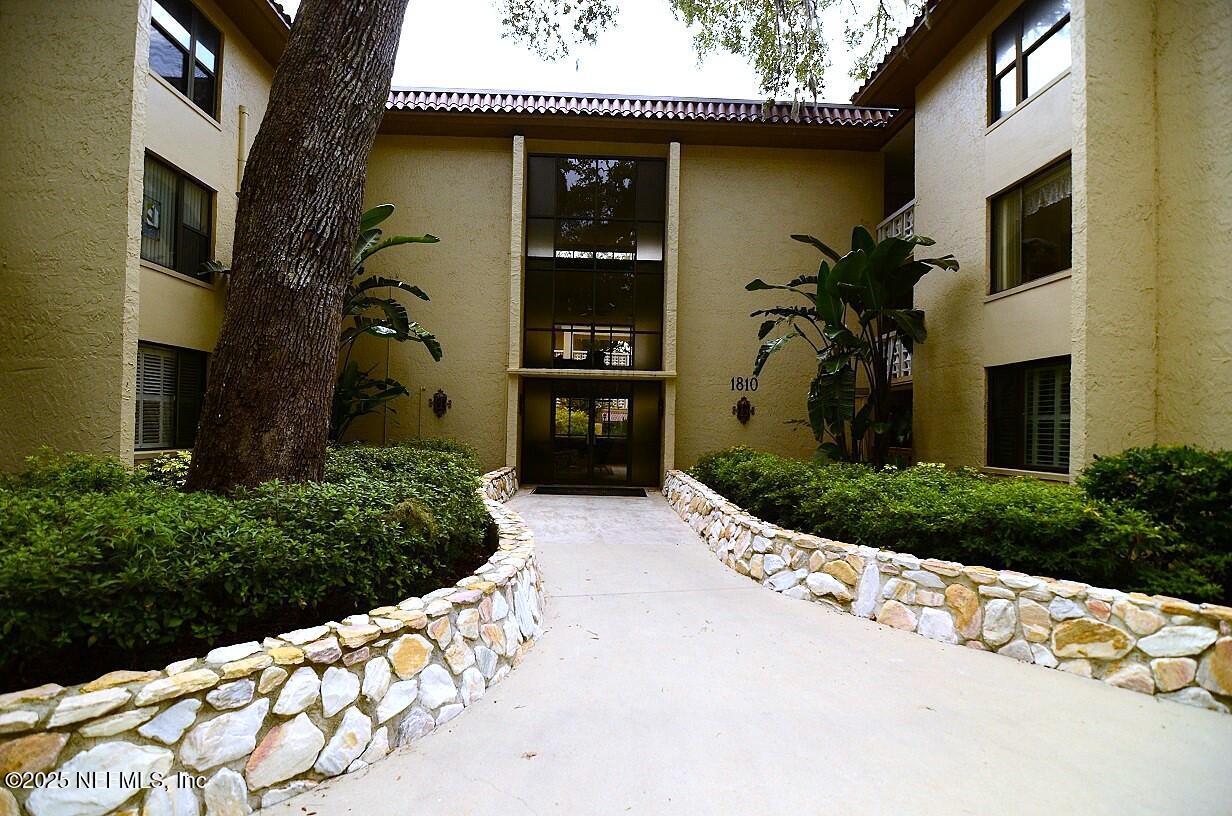 1810 SEVILLA Boulevard 202