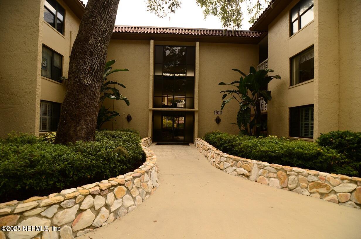 1810 SEVILLA Boulevard 202