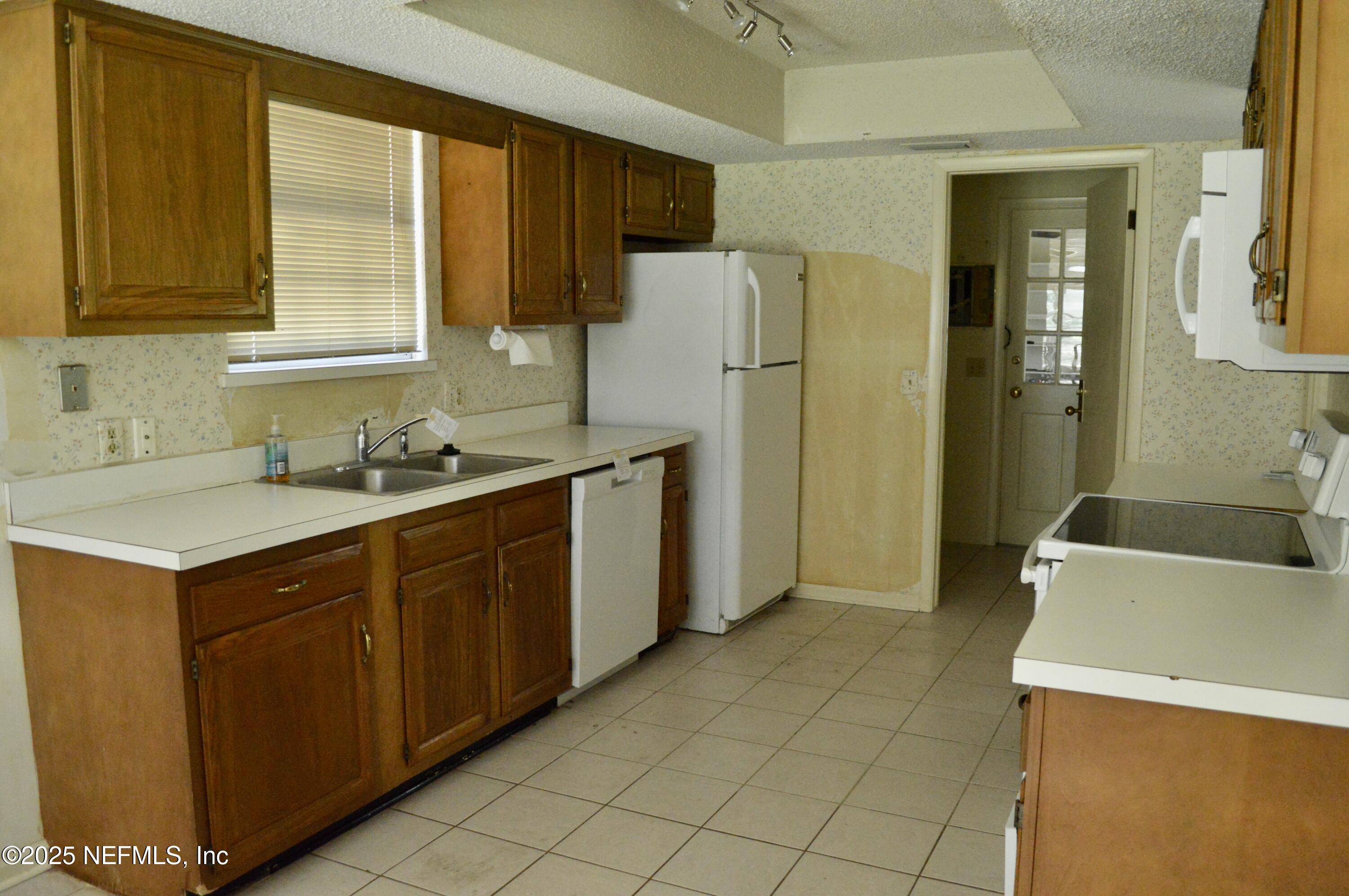 2235 HUNTERWOOD Court