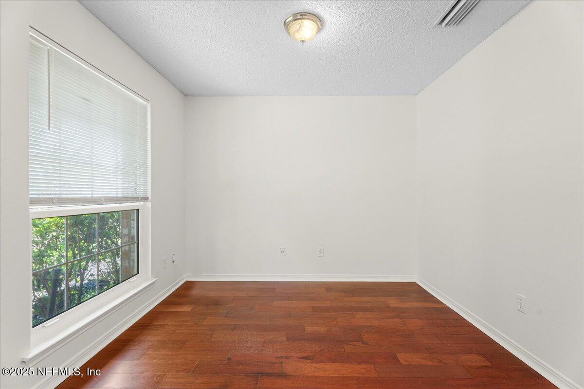 3022 HIDDEN OAKS Drive