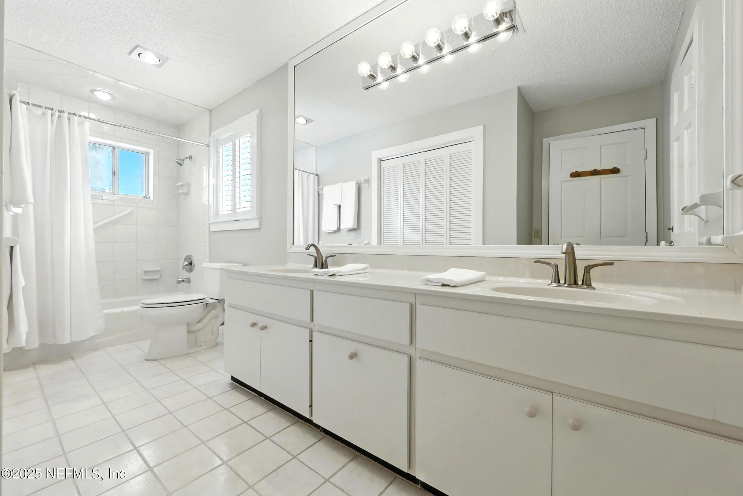 Jacksonville Beach, Florida 32250, United States, 4 Bedrooms Bedrooms, ,4 BathroomsBathrooms,Residential,Active,90609