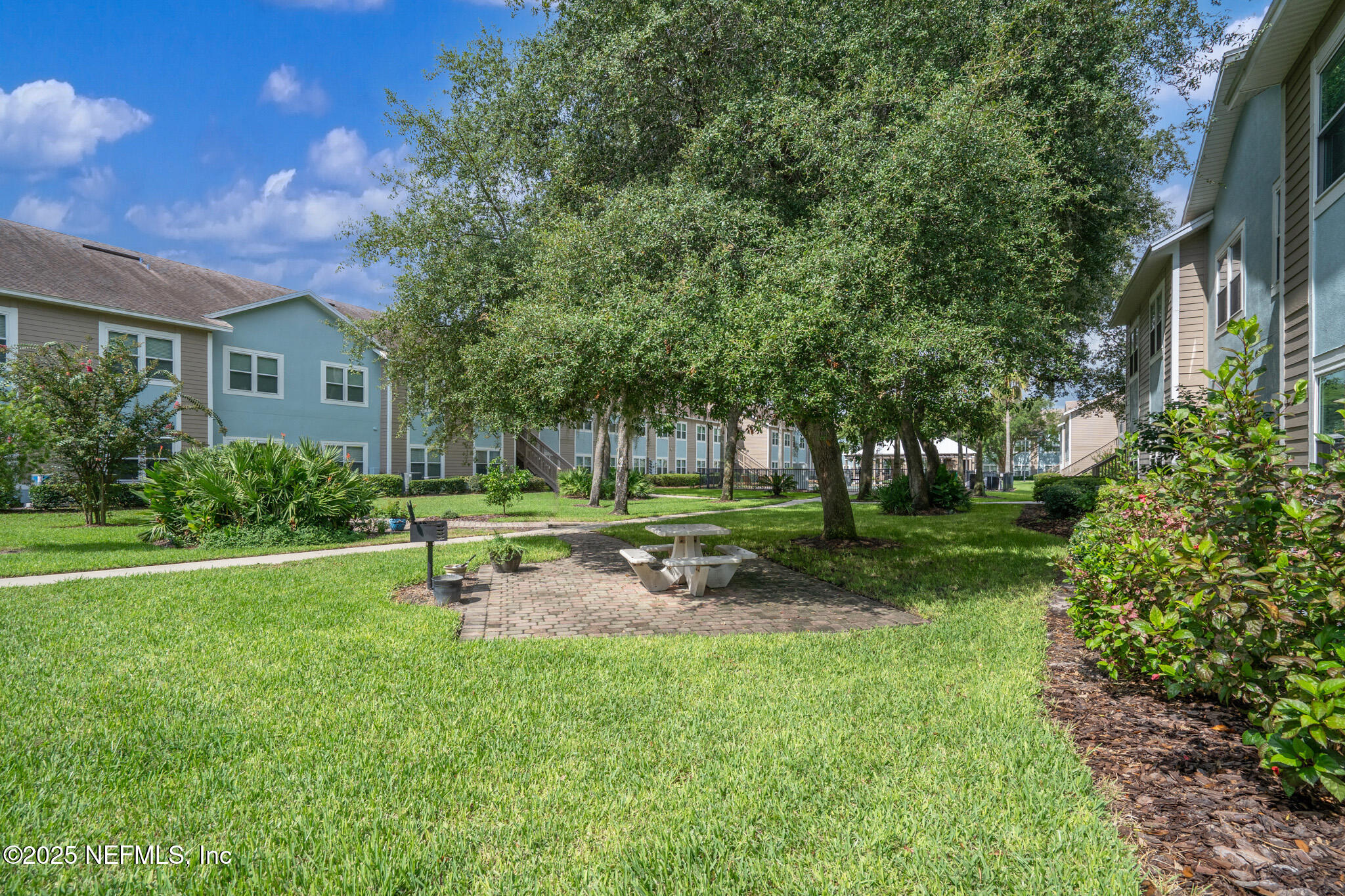 1601 NECTARINE Street F5
