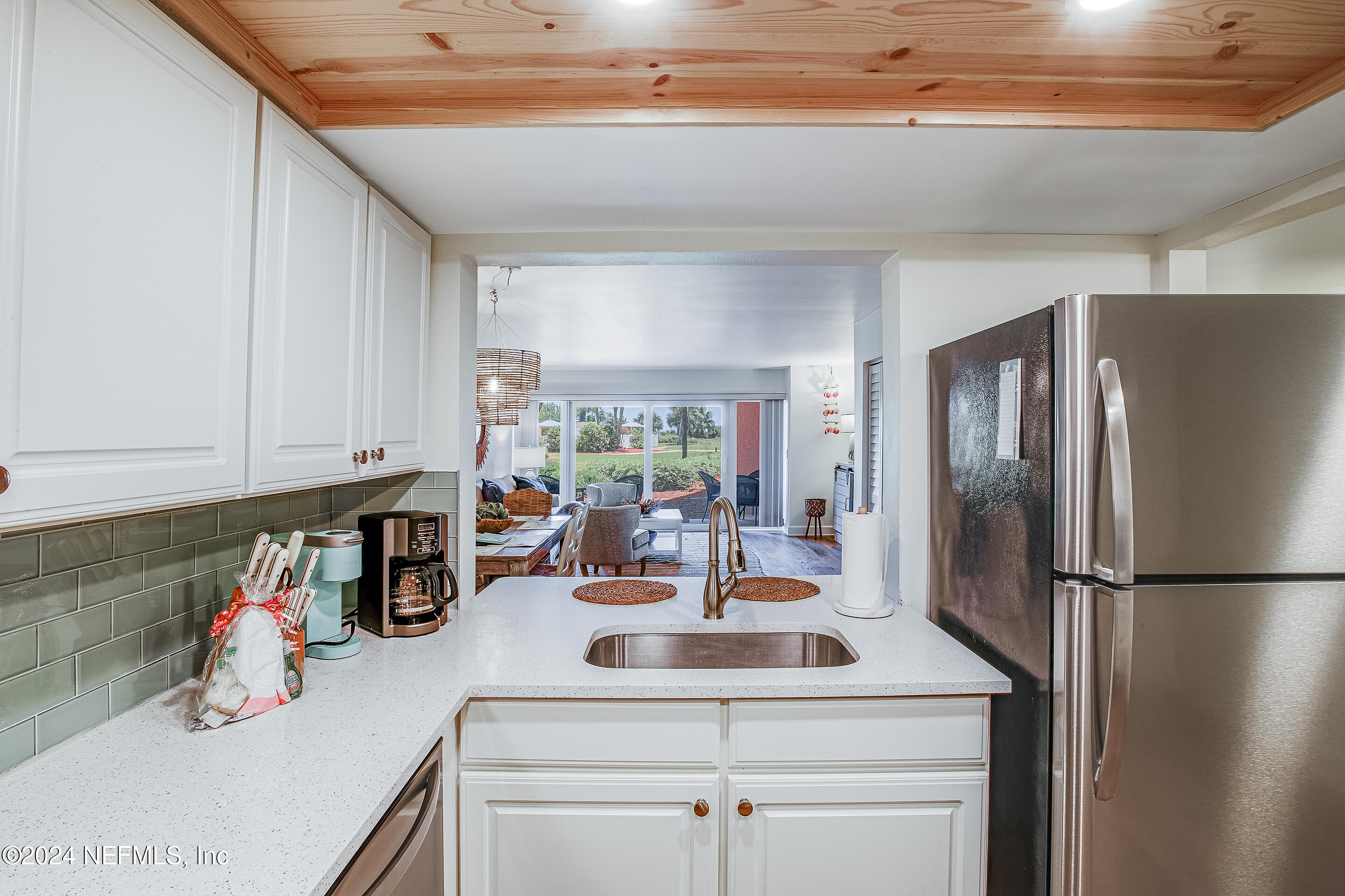 4 OCEAN TRACE Road 102