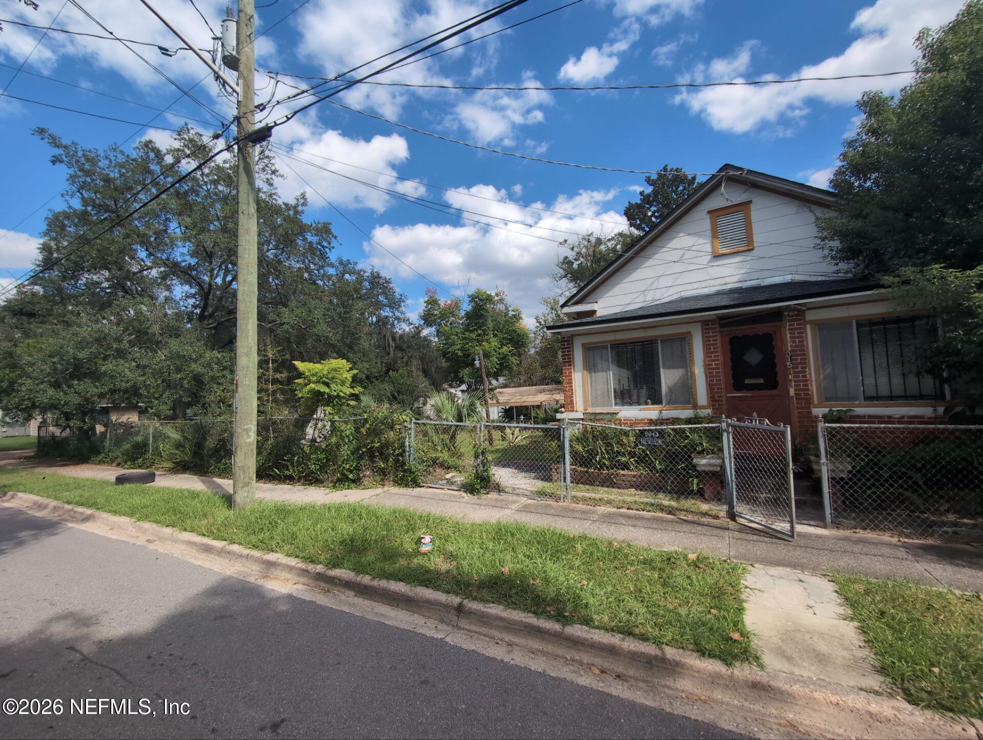 315 WOODLAWN Avenue