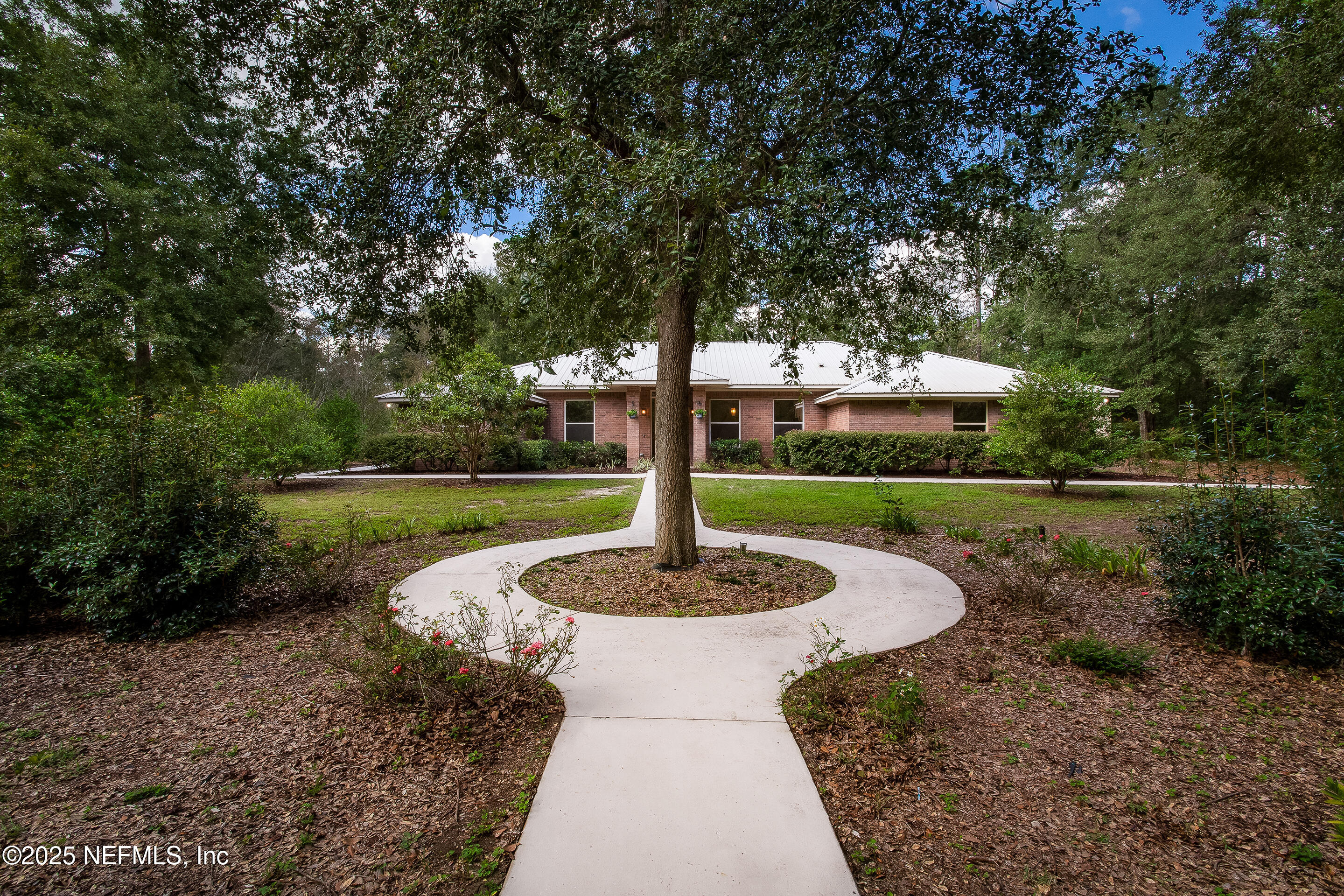 7933 YELLOW PINE Circle