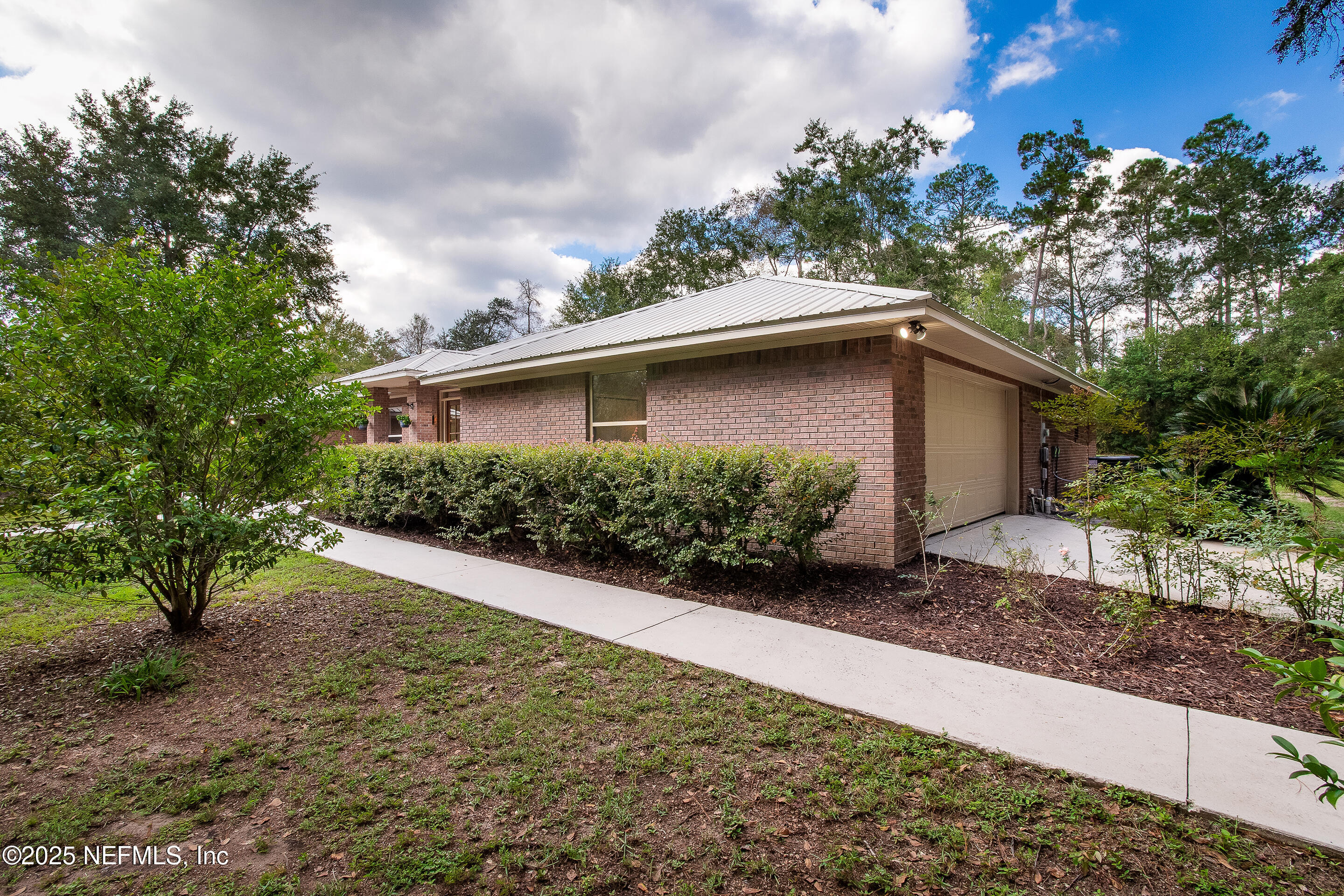 7933 YELLOW PINE Circle