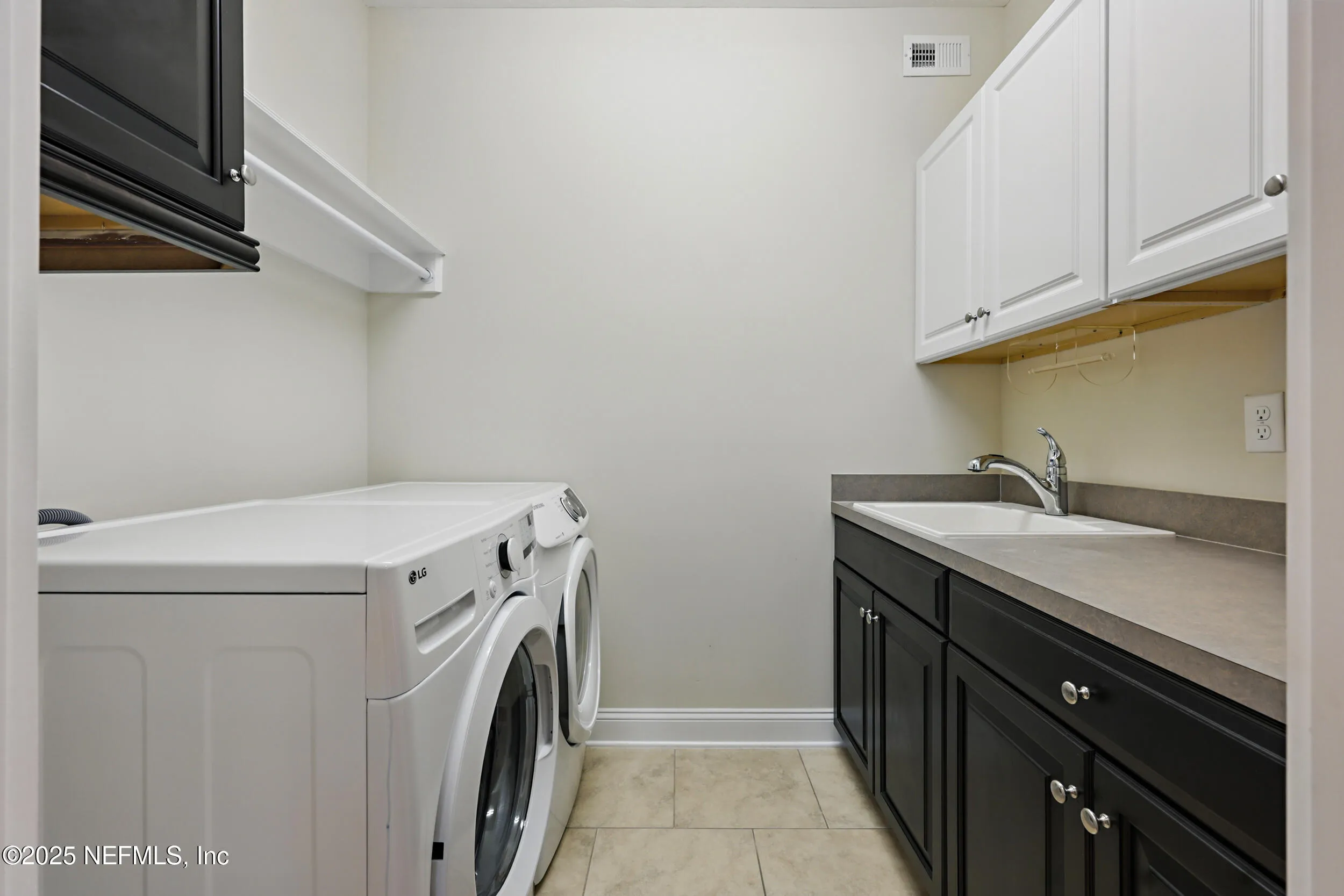 Jacksonville, Florida 32207, United States, 3 Bedrooms Bedrooms, ,3 BathroomsBathrooms,Residential,Pending,90707