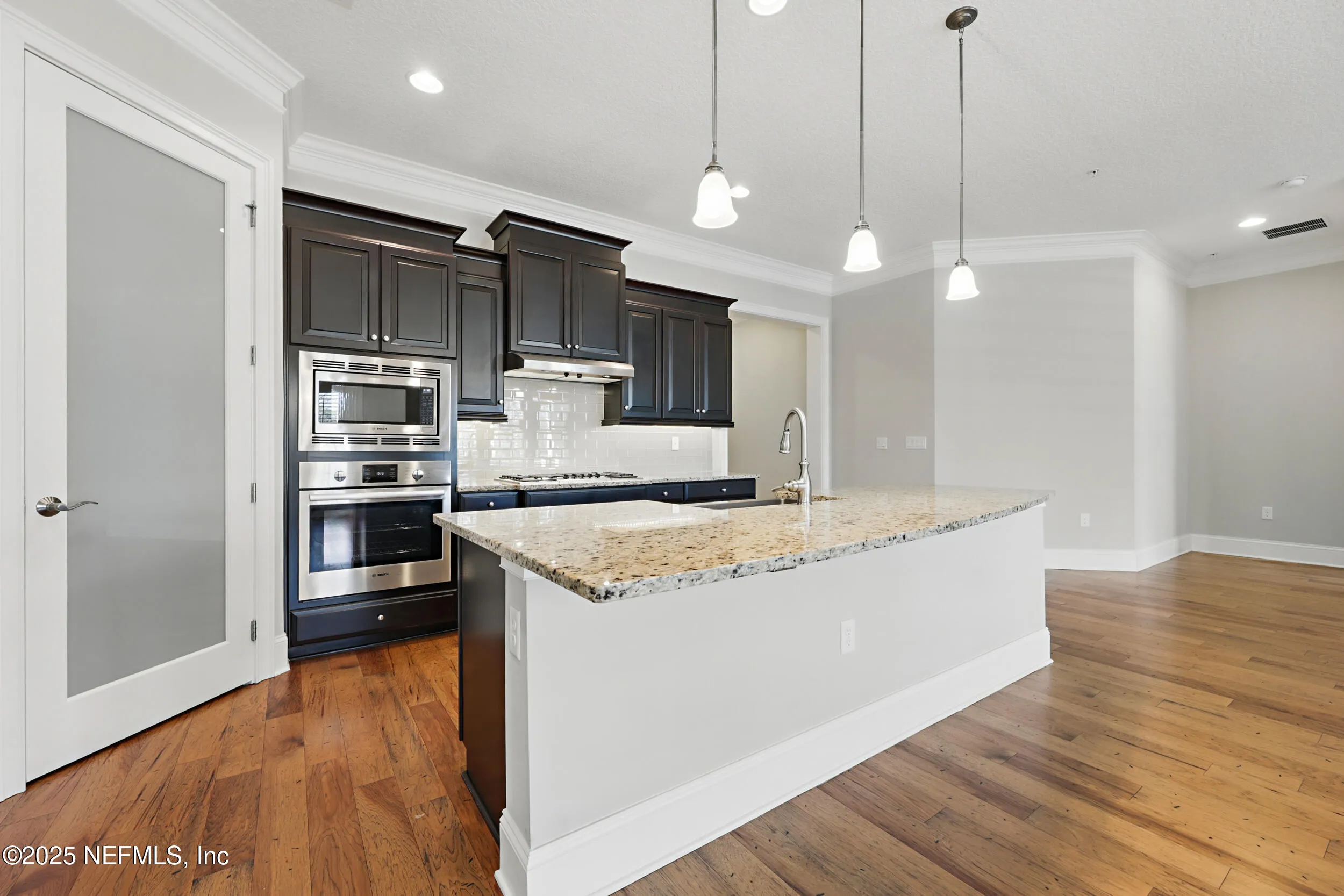 Jacksonville, Florida 32207, United States, 3 Bedrooms Bedrooms, ,3 BathroomsBathrooms,Residential,Pending,90707