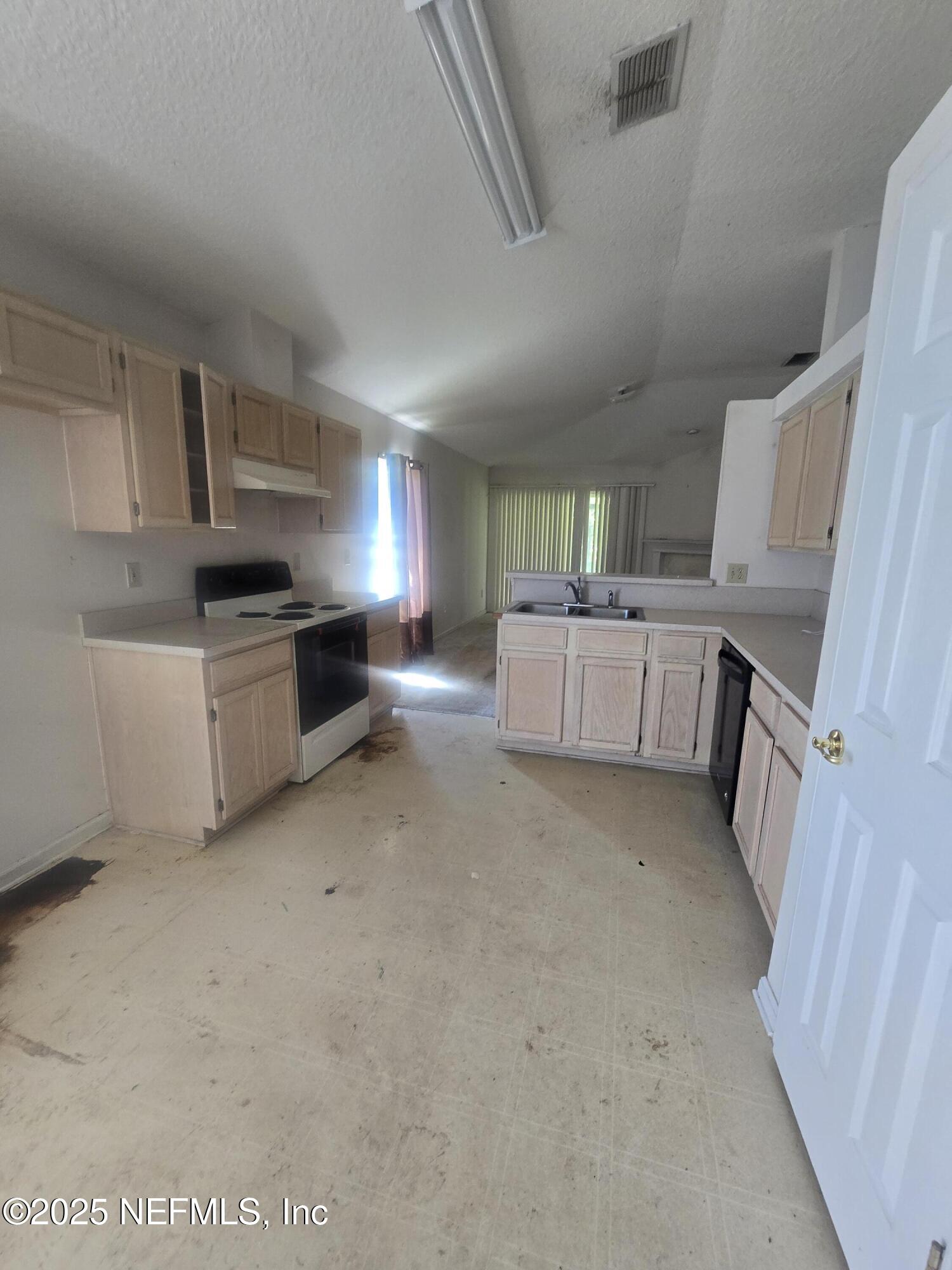 1814 DARTMOUTH Drive