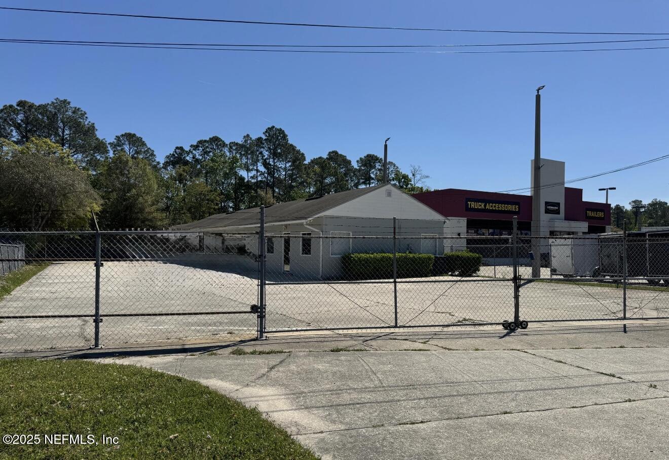 7727 BLANDING Boulevard