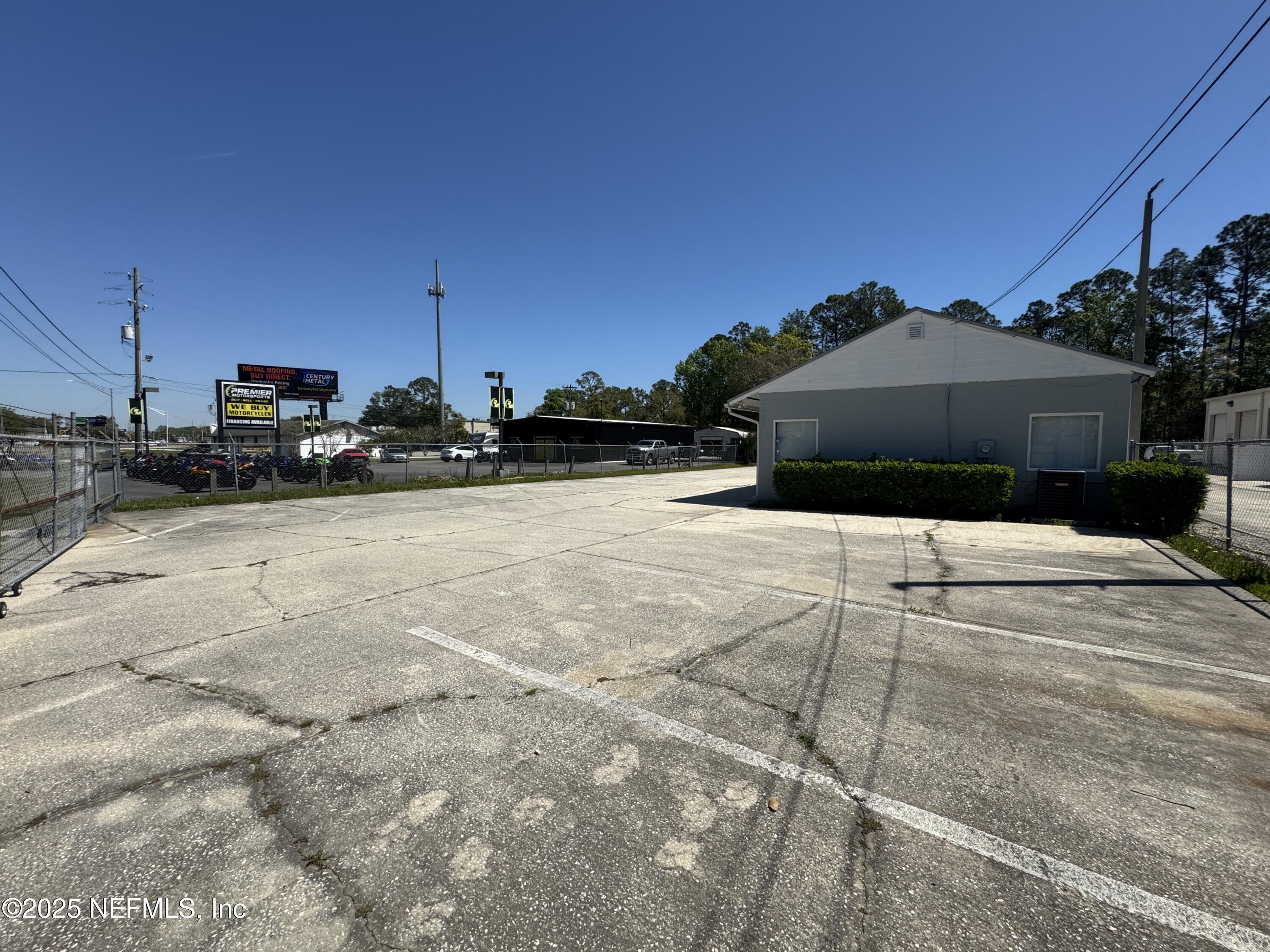 7727 BLANDING Boulevard