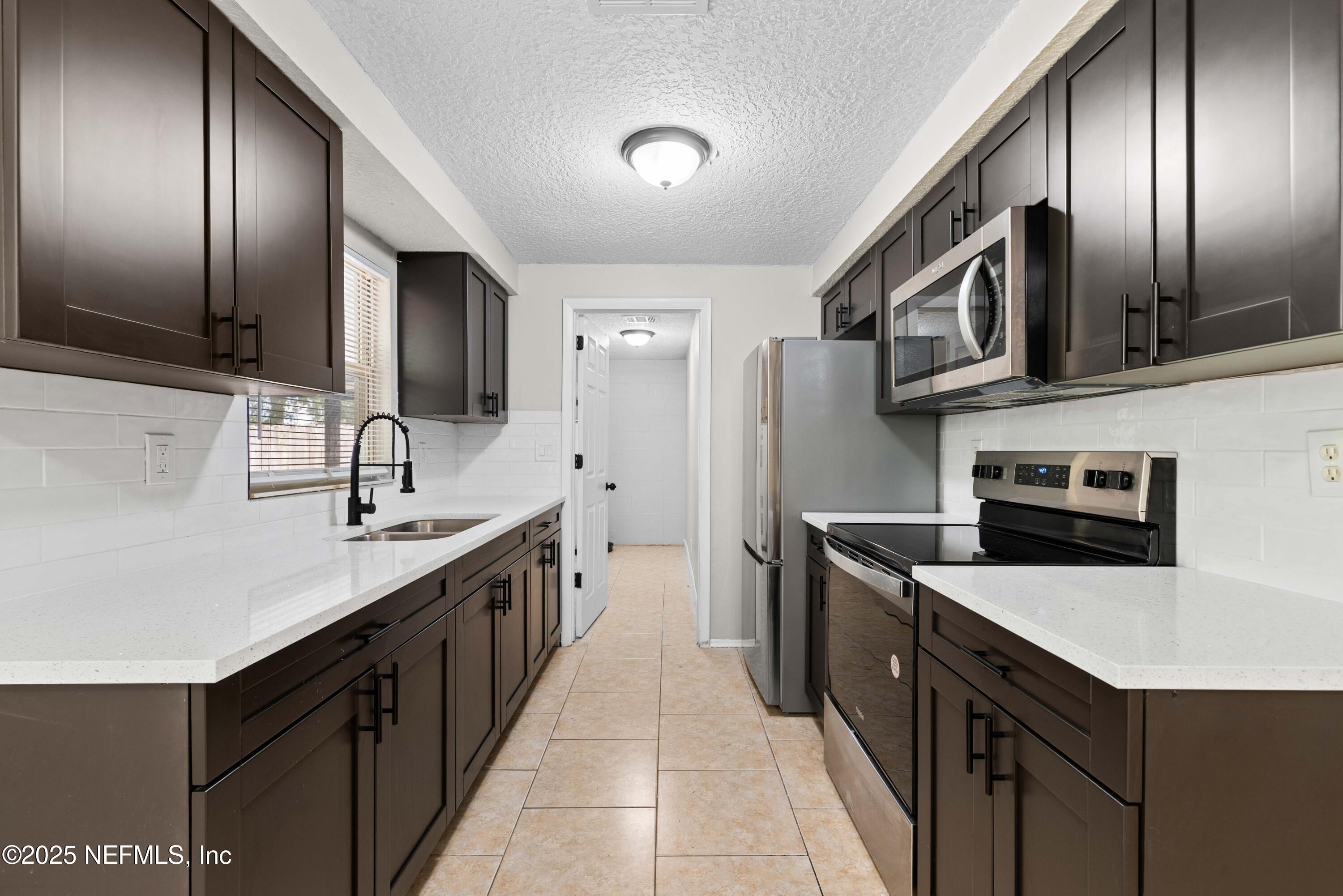 2644 W KENWOOD Drive