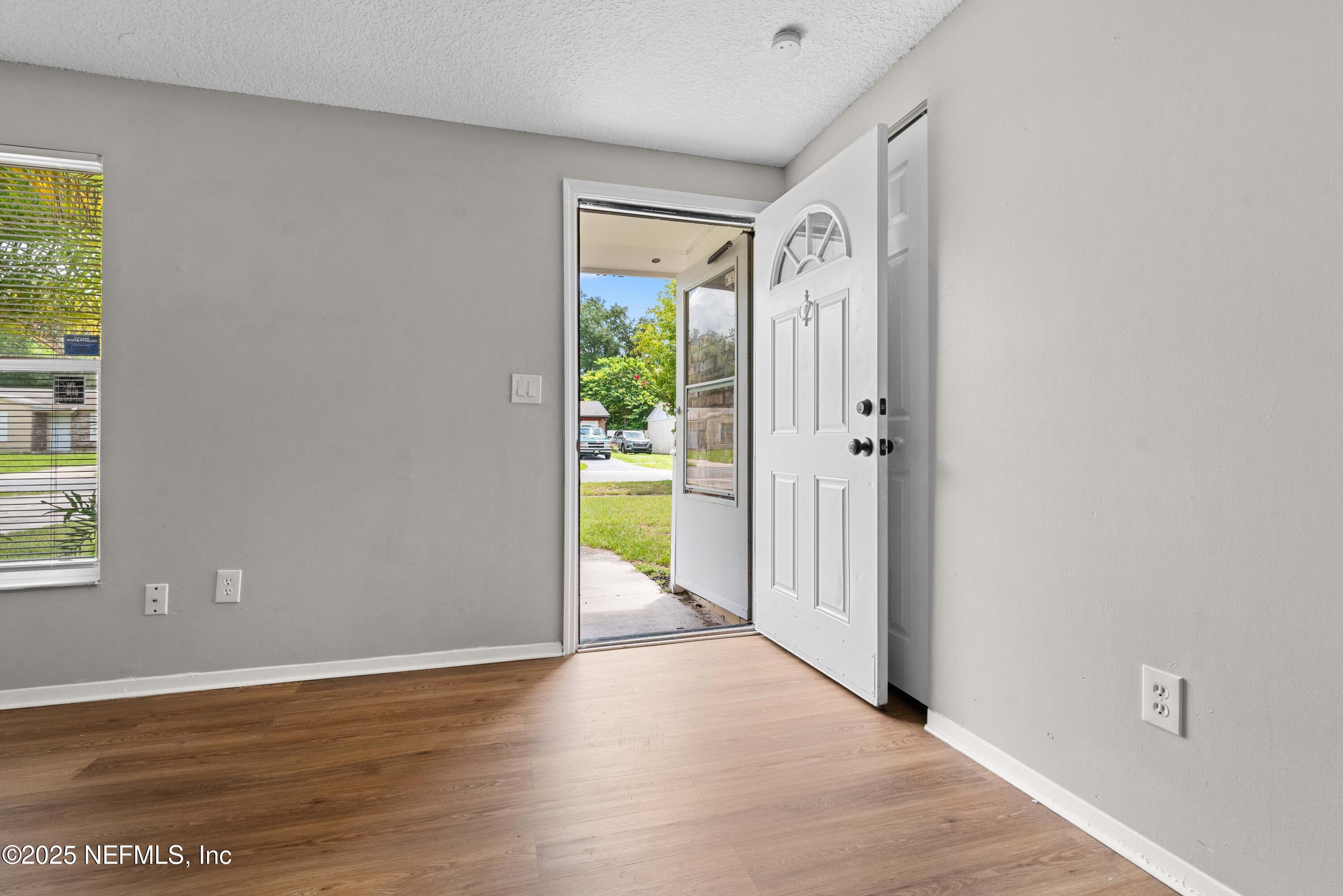 2644 W KENWOOD Drive