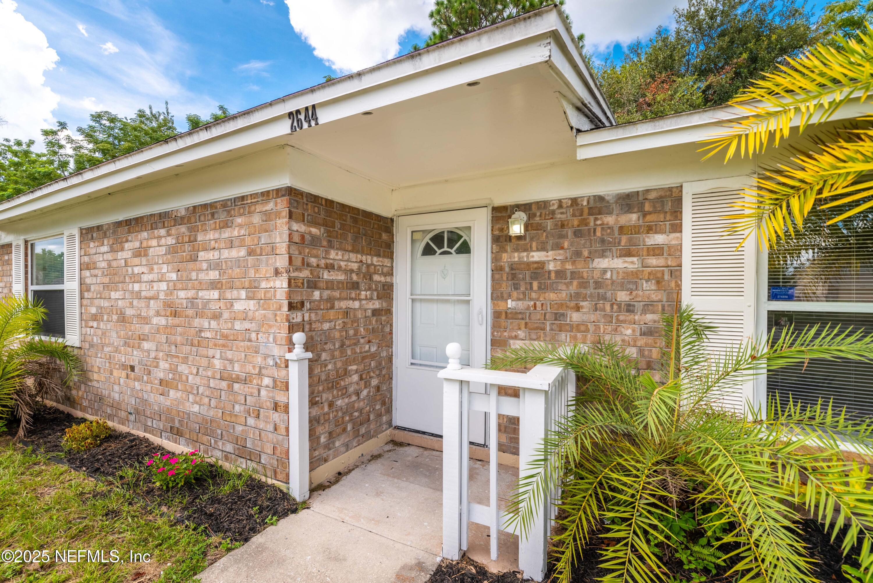 2644 W KENWOOD Drive