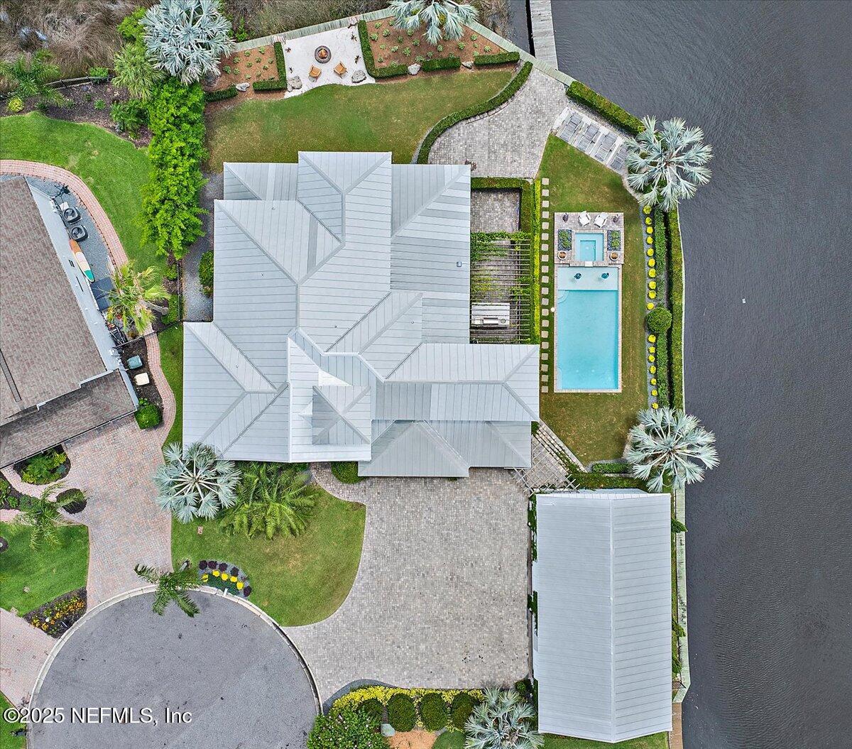 4450 SEABREEZE Drive