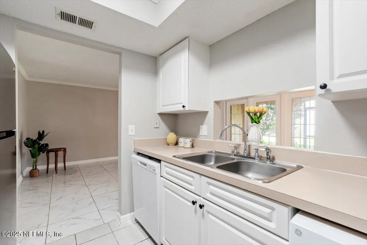 Jacksonville, Florida 32217, United States, 1 Bedroom Bedrooms, ,1 BathroomBathrooms,Residential,Active,1219