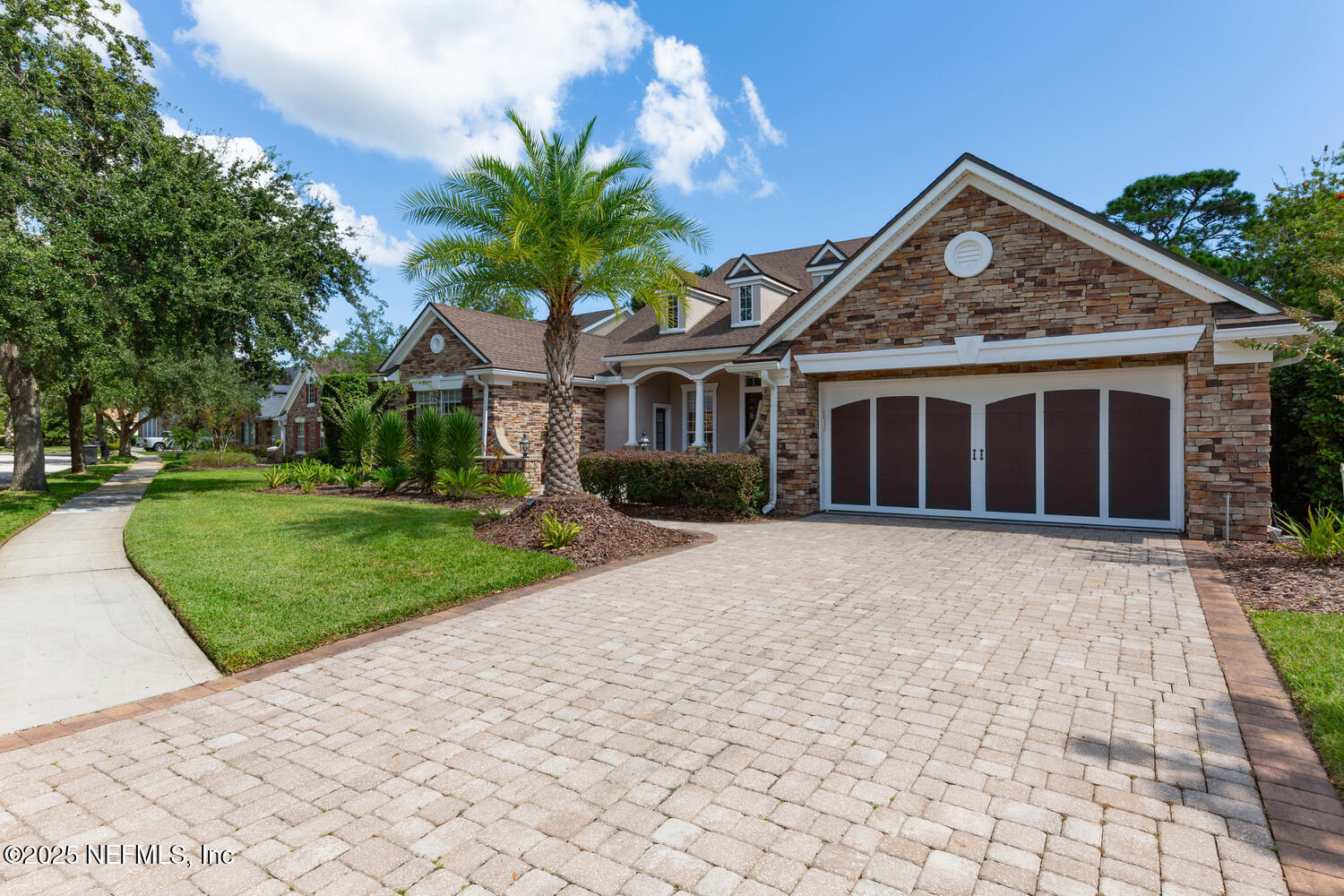 148 LA MESA Drive