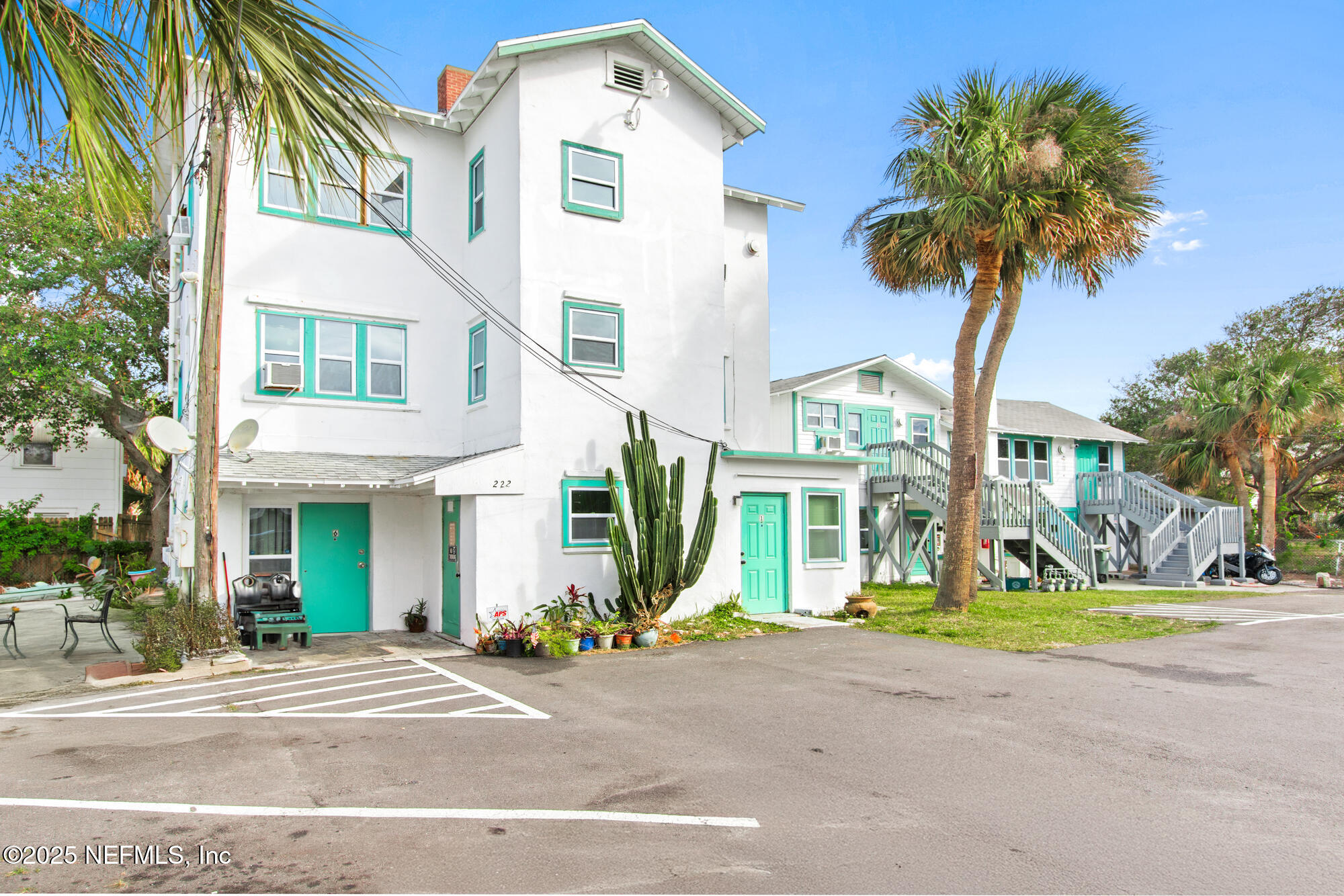 228 N OLEANDER Avenue
