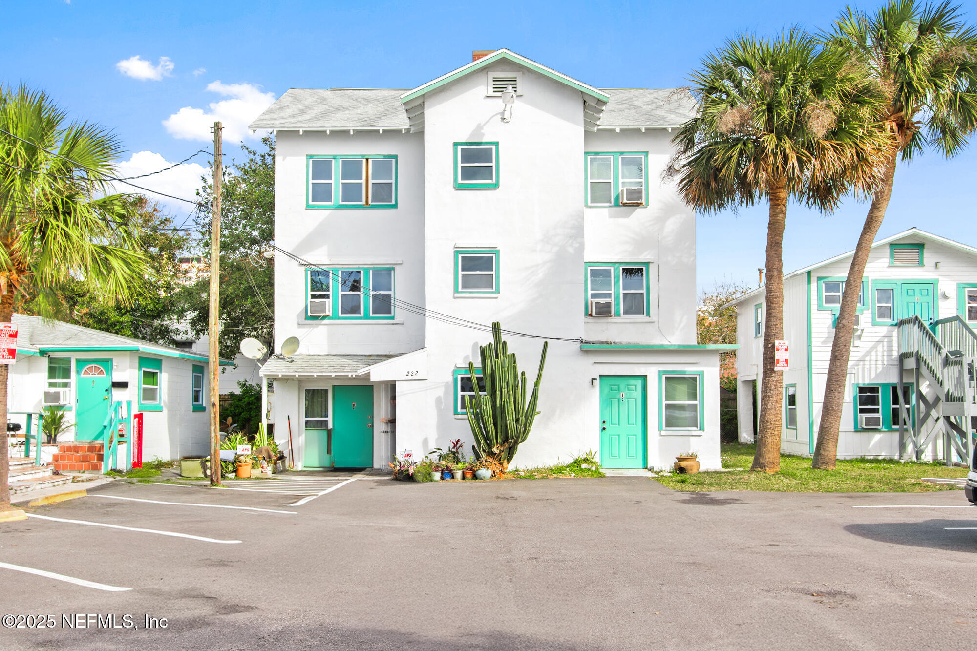 228 N OLEANDER Avenue