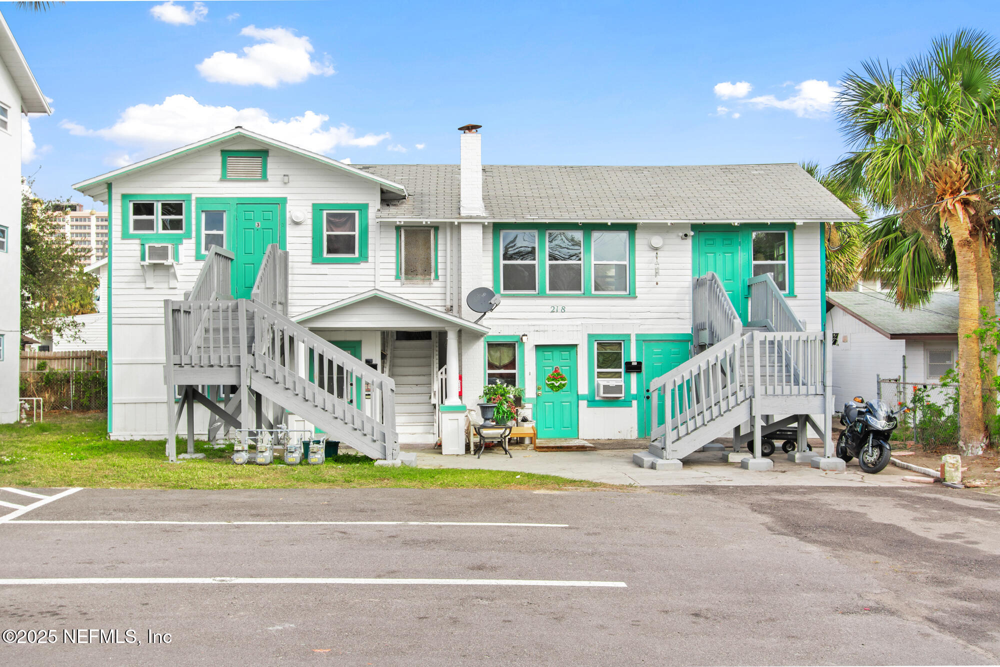 228 N OLEANDER Avenue