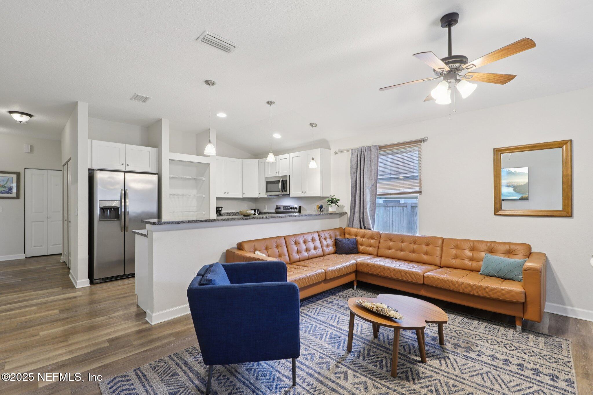 874 COLLIER Boulevard