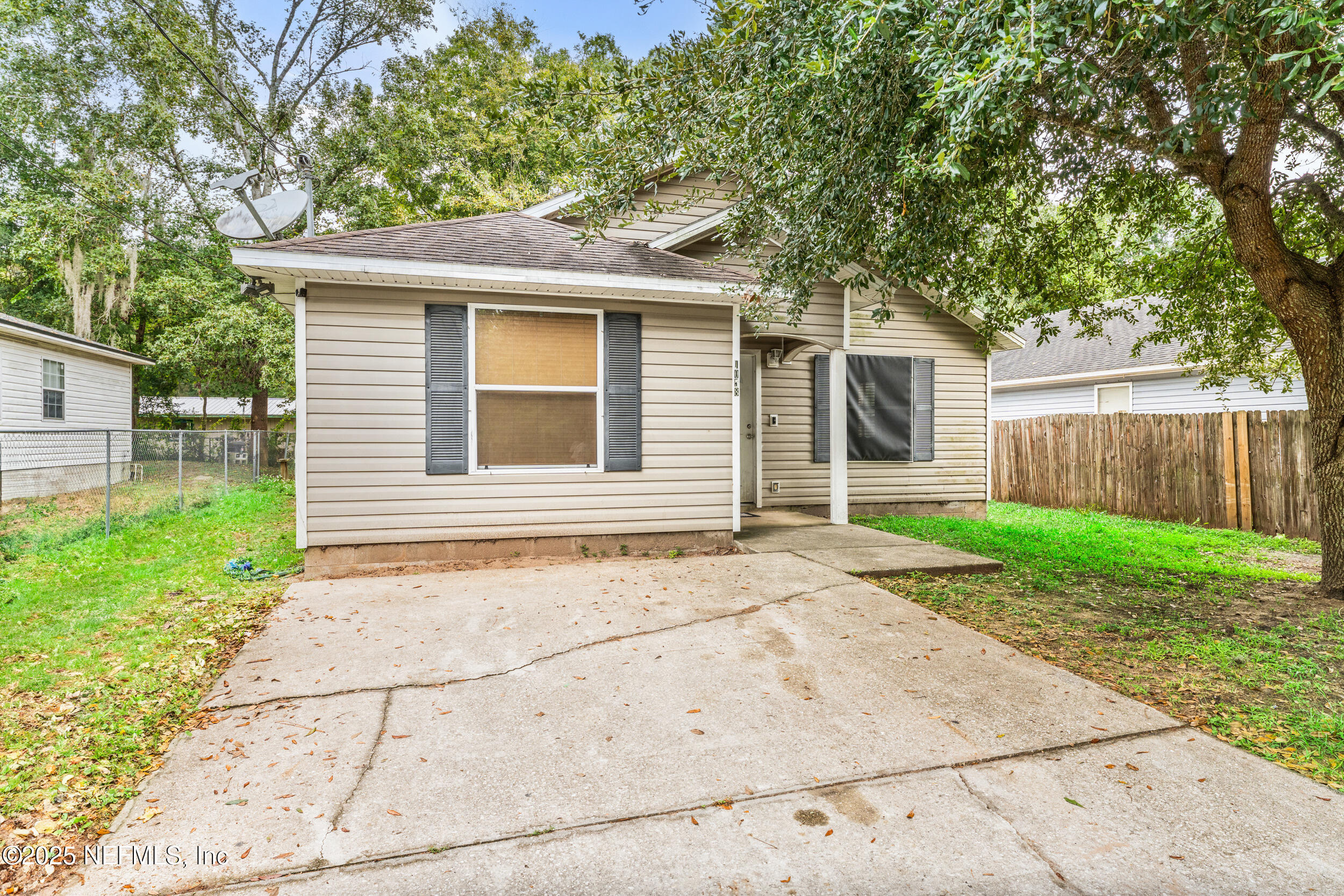 1058 COLLIER Boulevard