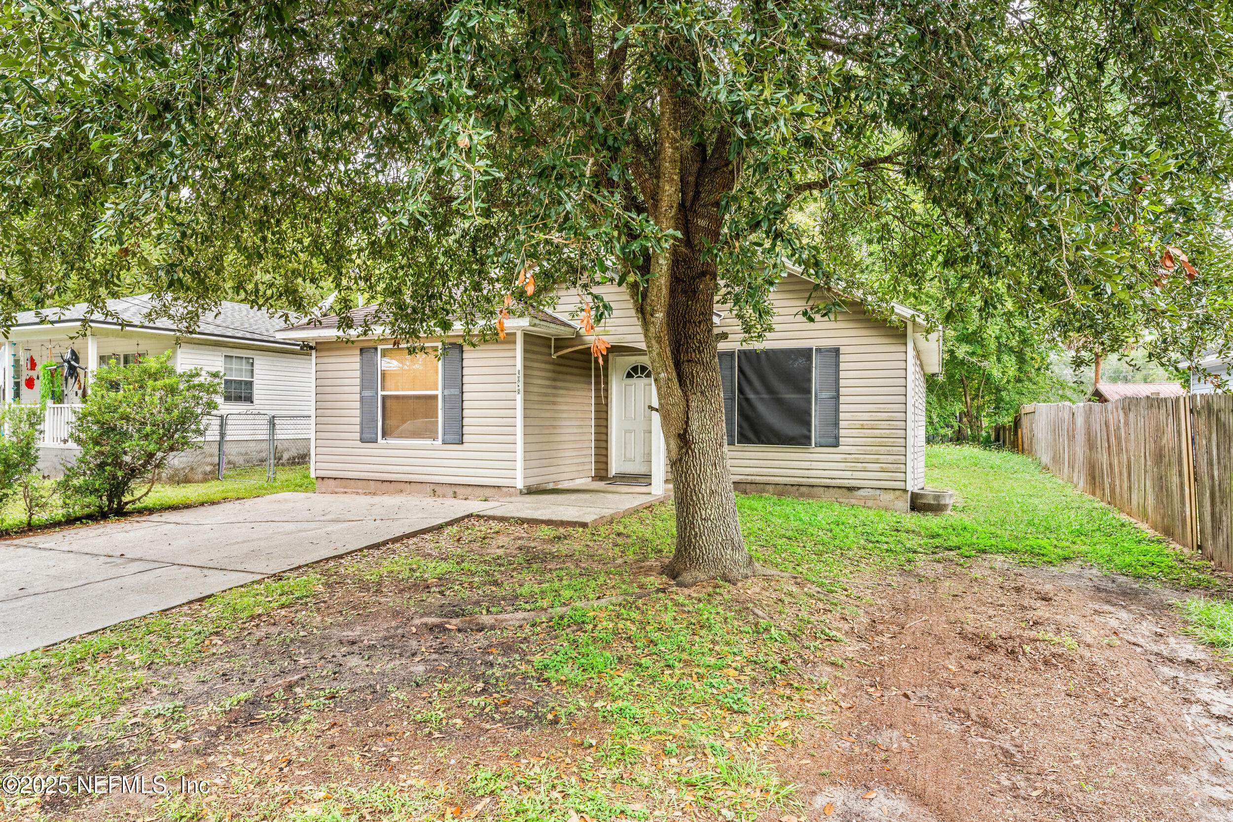 1058 COLLIER Boulevard