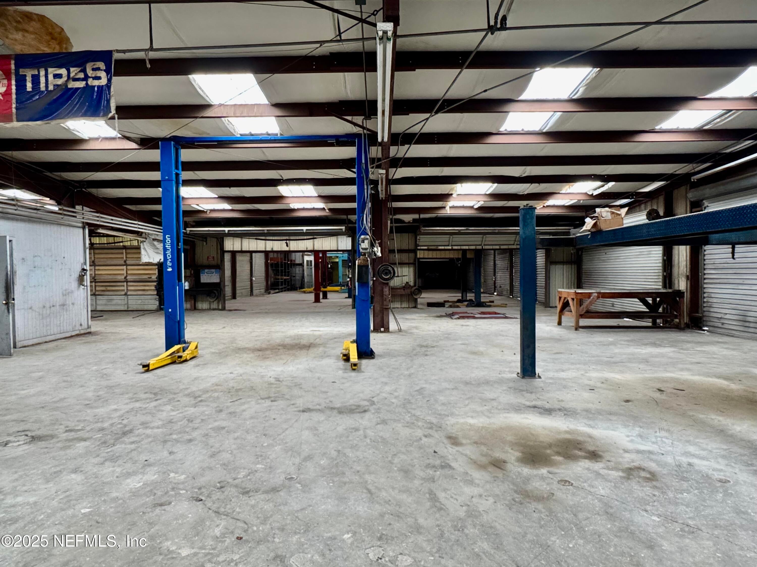 6211 BLANDING Boulevard