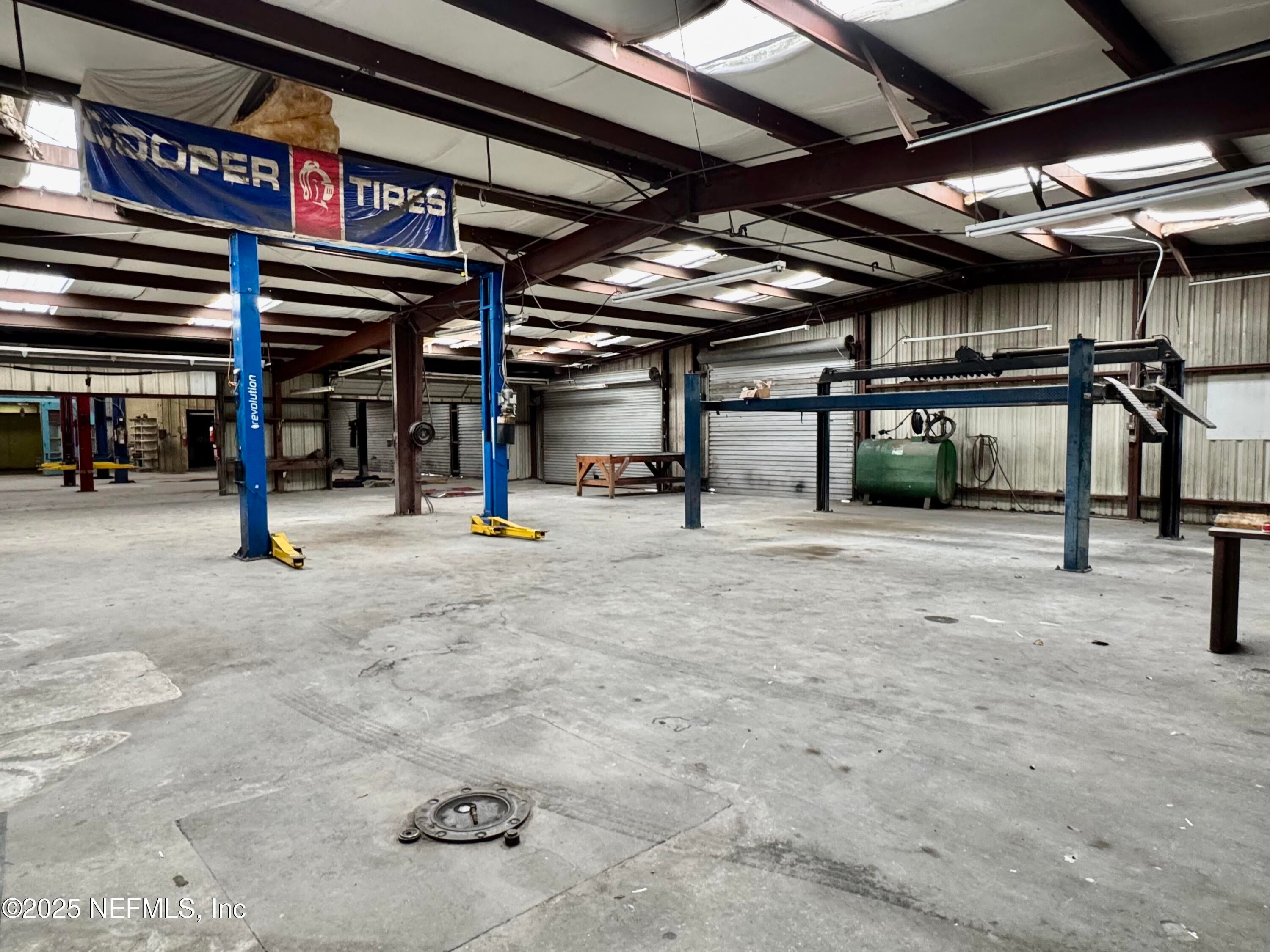 6211 BLANDING Boulevard
