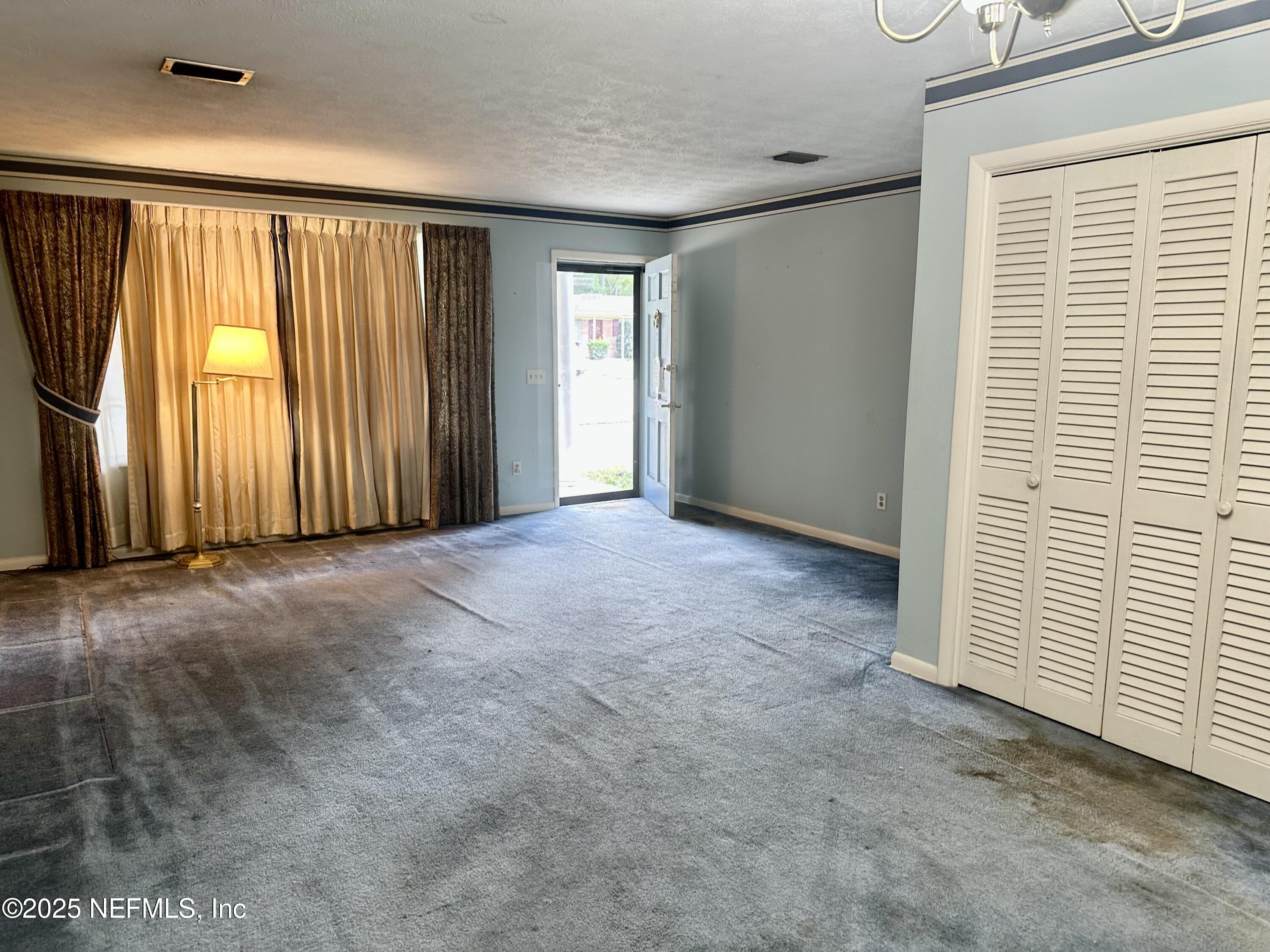 5222 ROBERT SCOTT Drive N