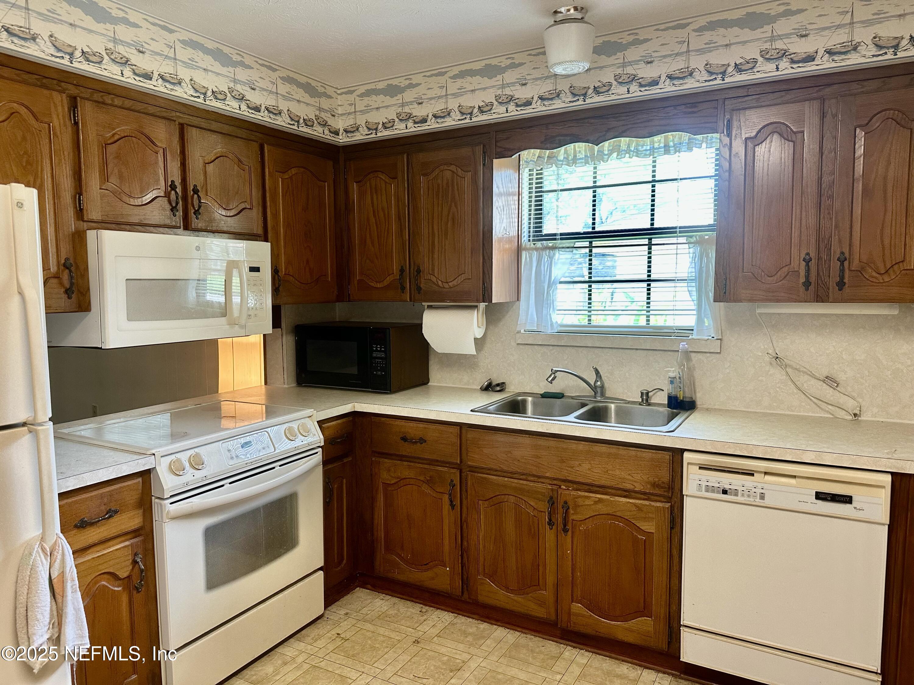 5222 ROBERT SCOTT Drive N