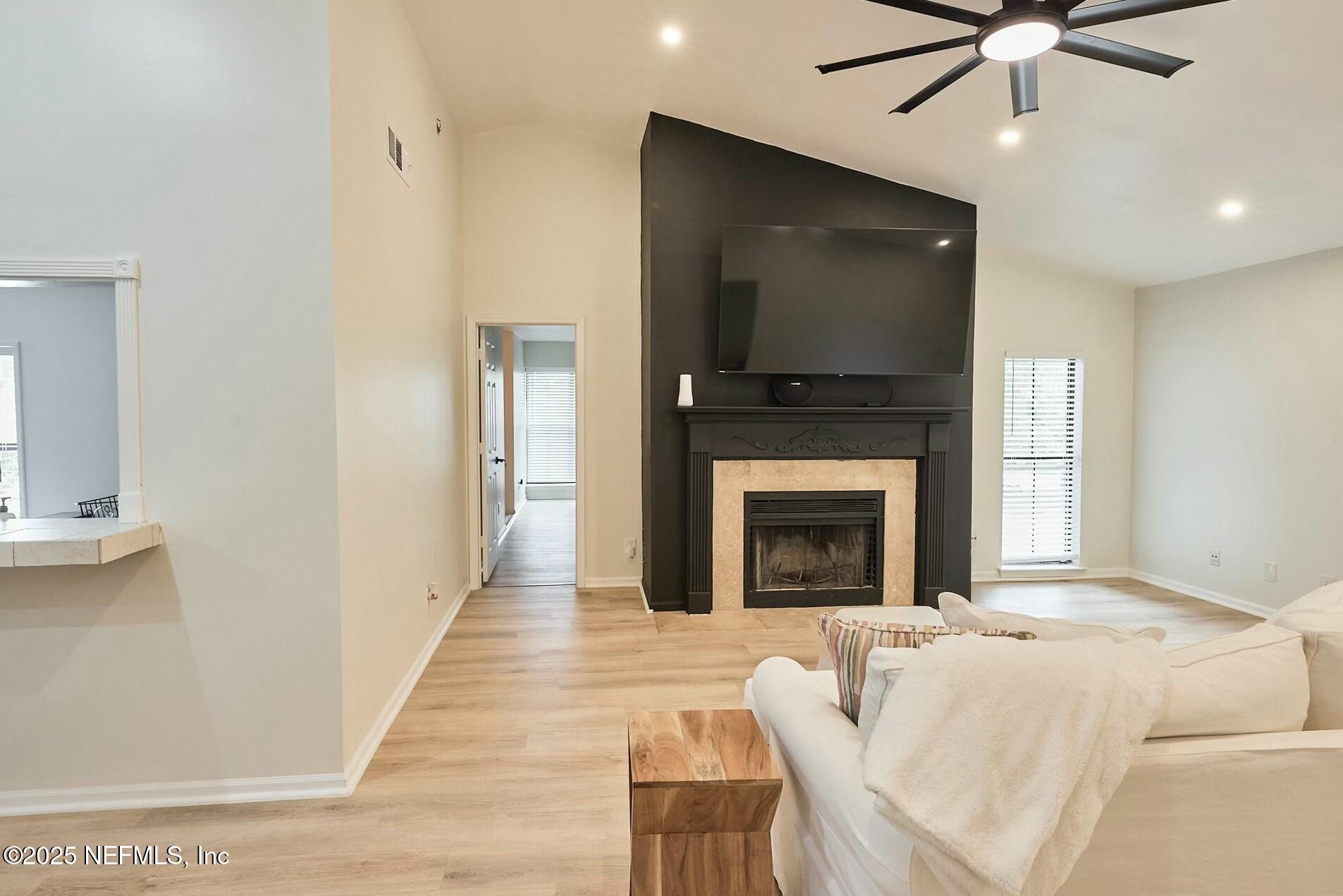 1104 WOOD HILL Place 1104