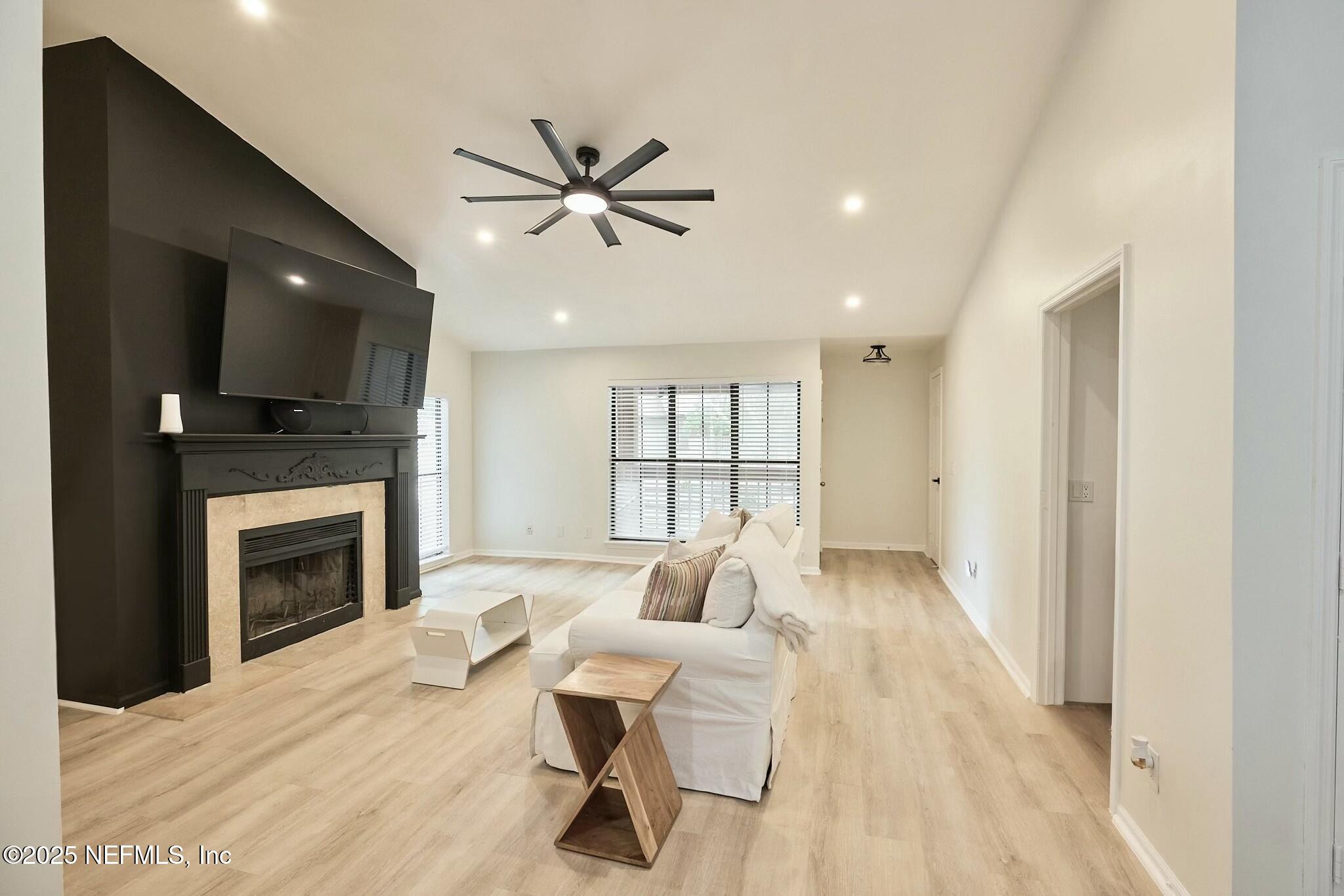 1104 WOOD HILL Place 1104