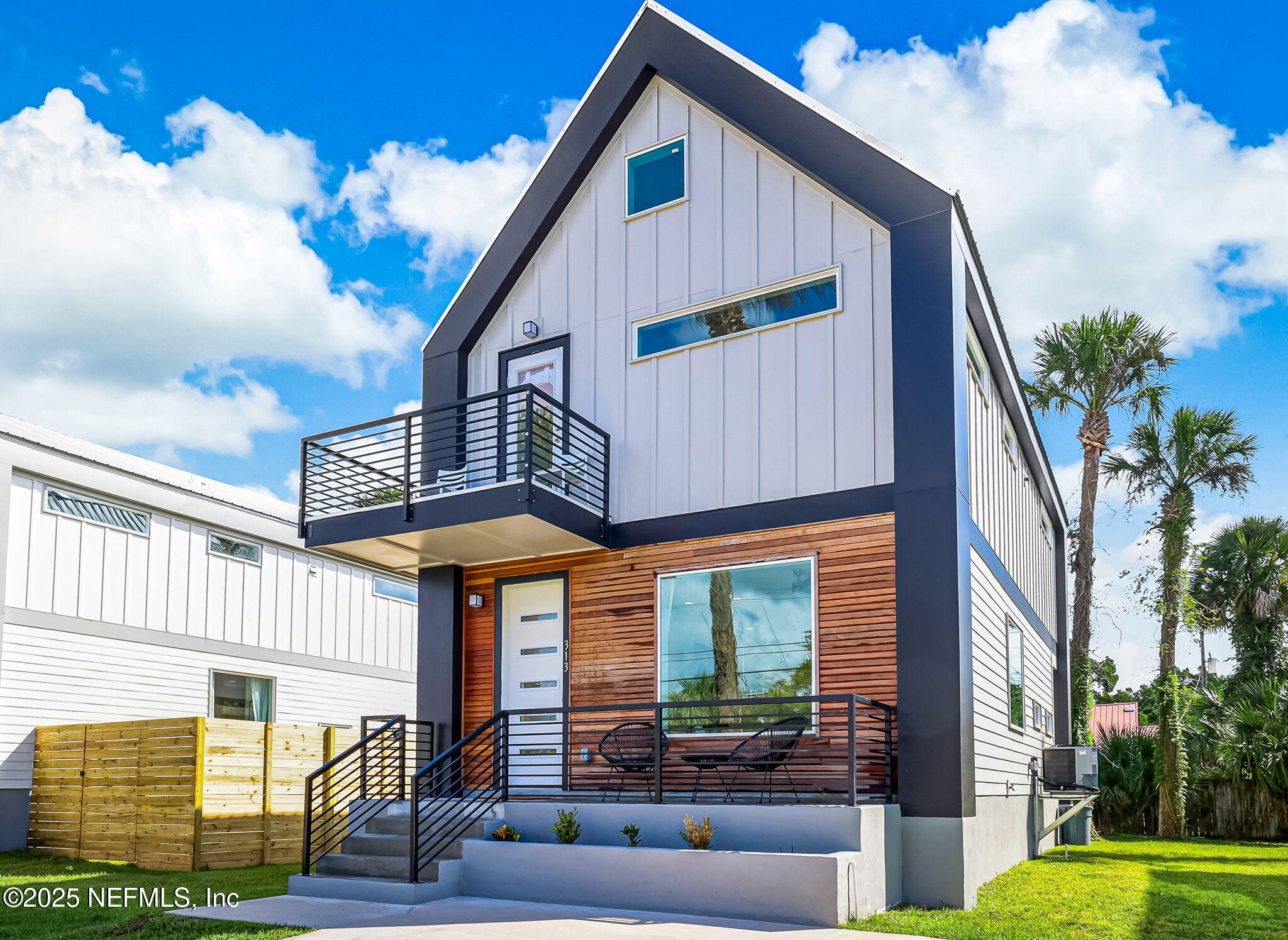 313 RIBERIA Street