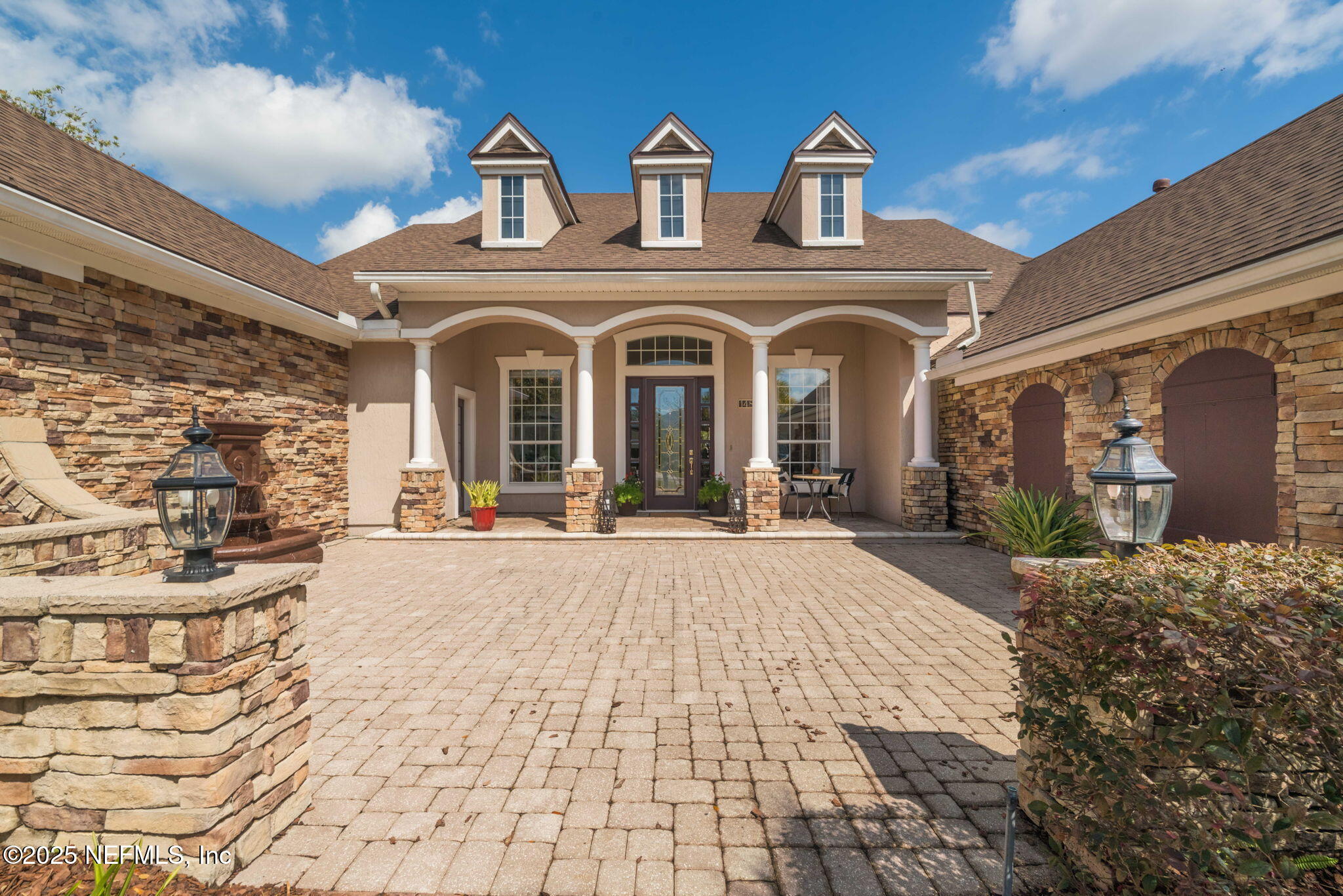 148 LA MESA Drive