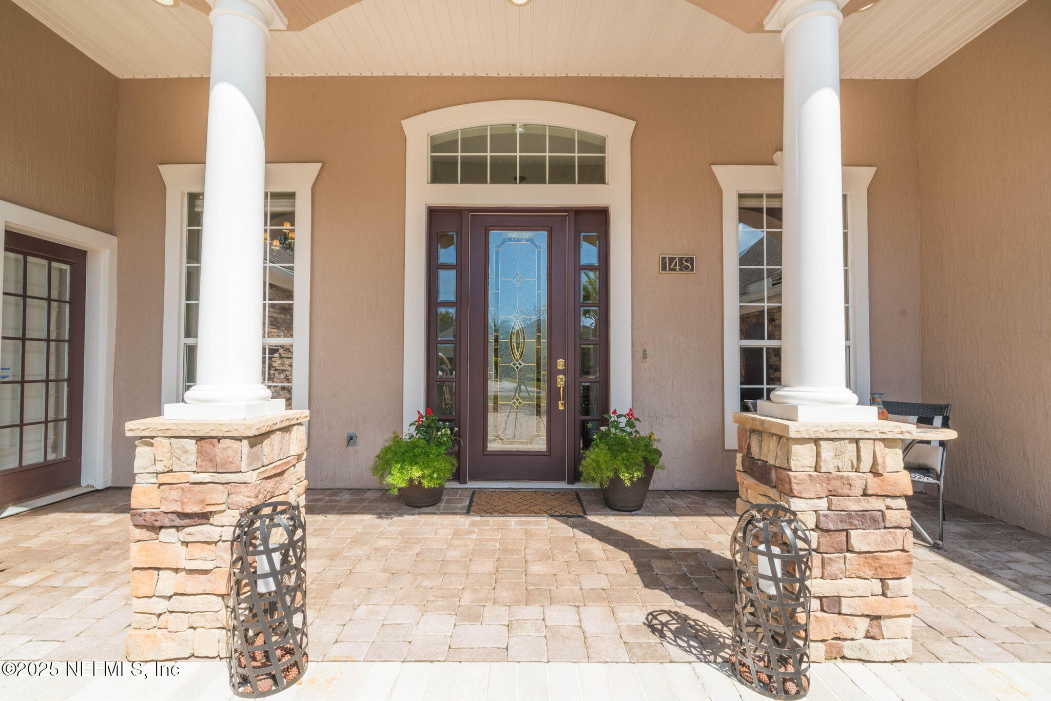 148 LA MESA Drive