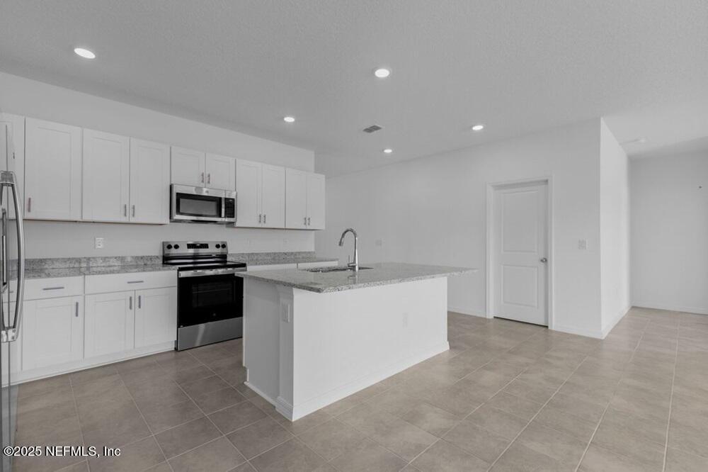 8142 ARCHIBALD Terrace