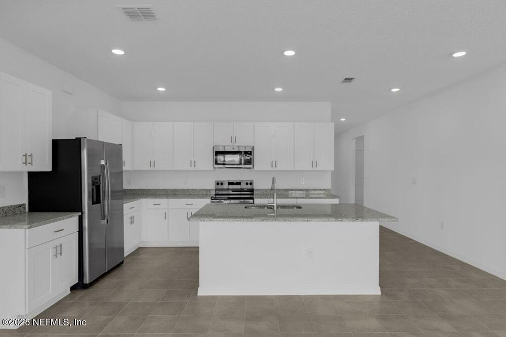 8142 ARCHIBALD Terrace