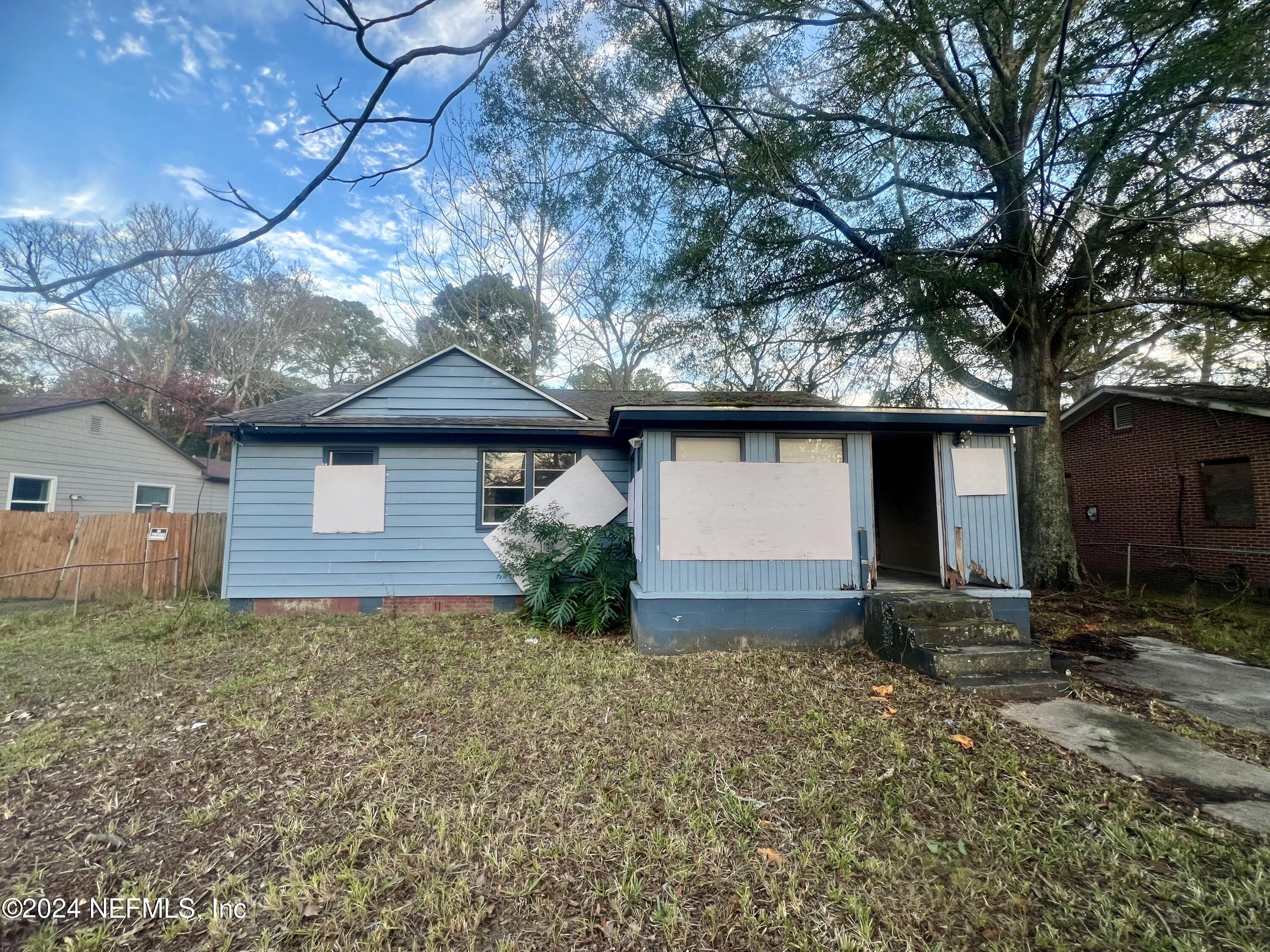 Jacksonville, FL home for sale located at 931 Odessa Drive E, Jacksonville, FL 32254
