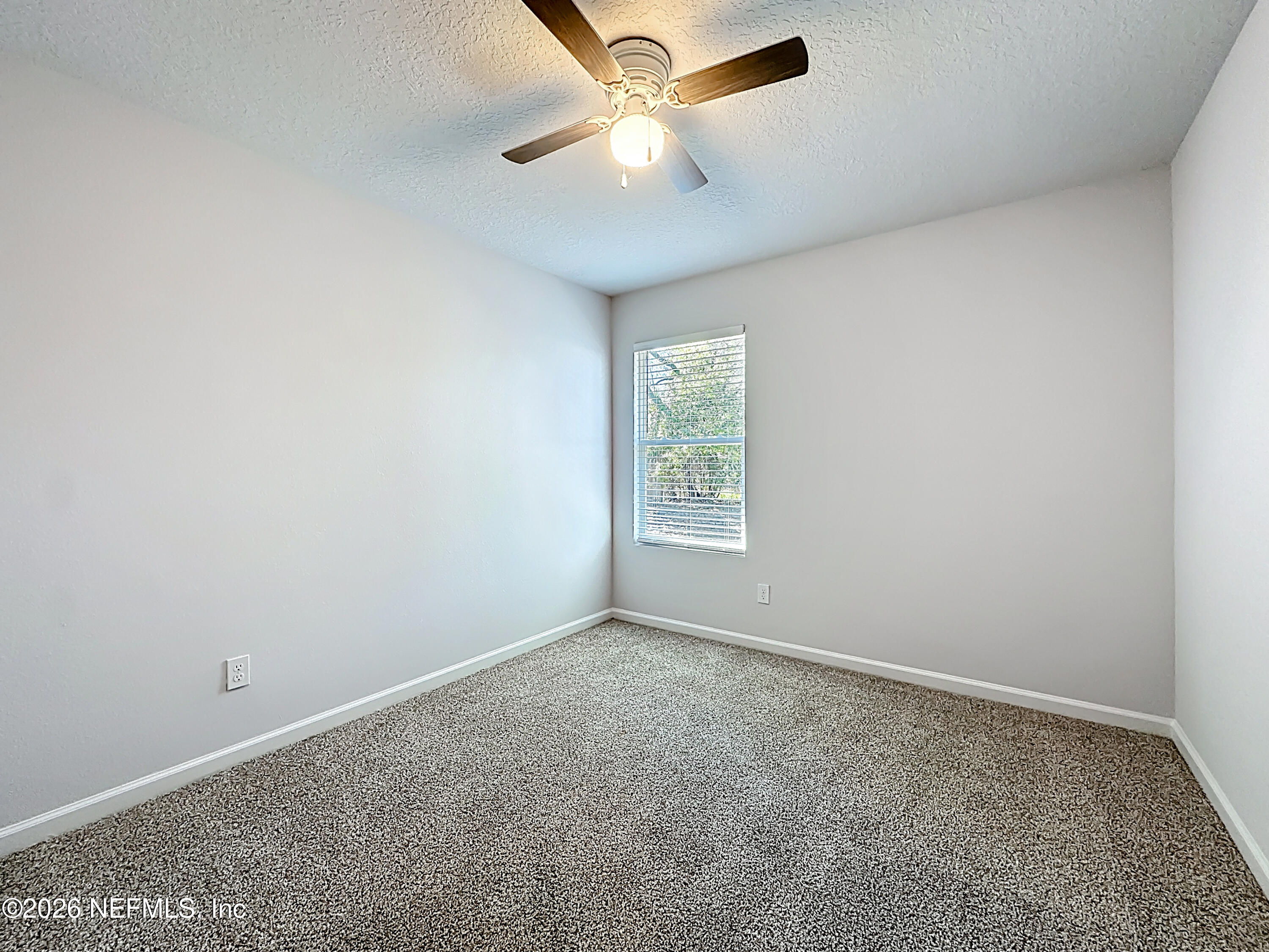 2432 W EDGEWOOD Avenue