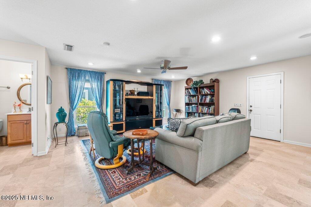 329 ROSCOE Boulevard N